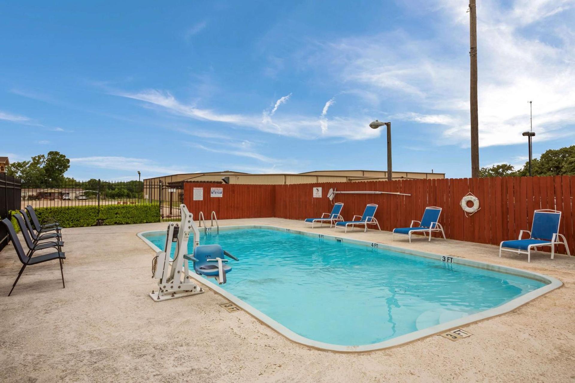 SureStay Hotel by Best Western Rockdale photo 12