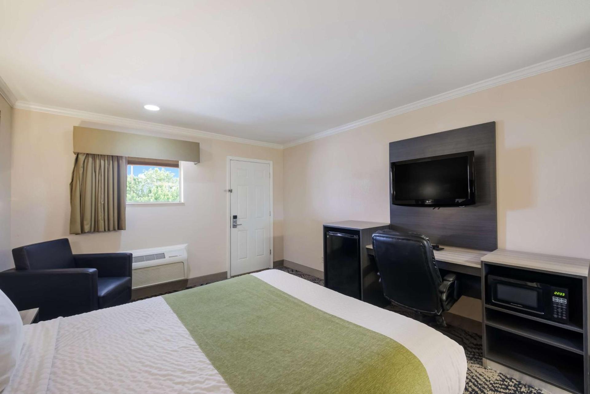 SureStay Hotel by Best Western Rockdale photo 17