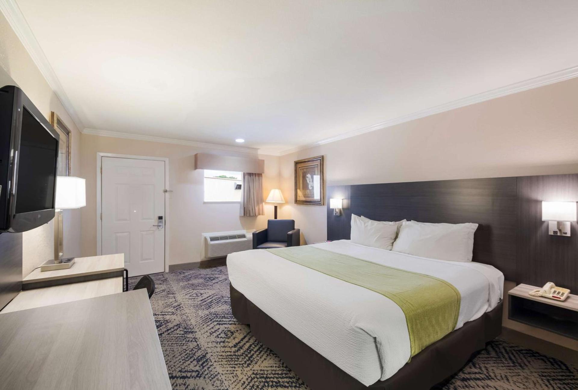 SureStay Hotel by Best Western Rockdale photo 20