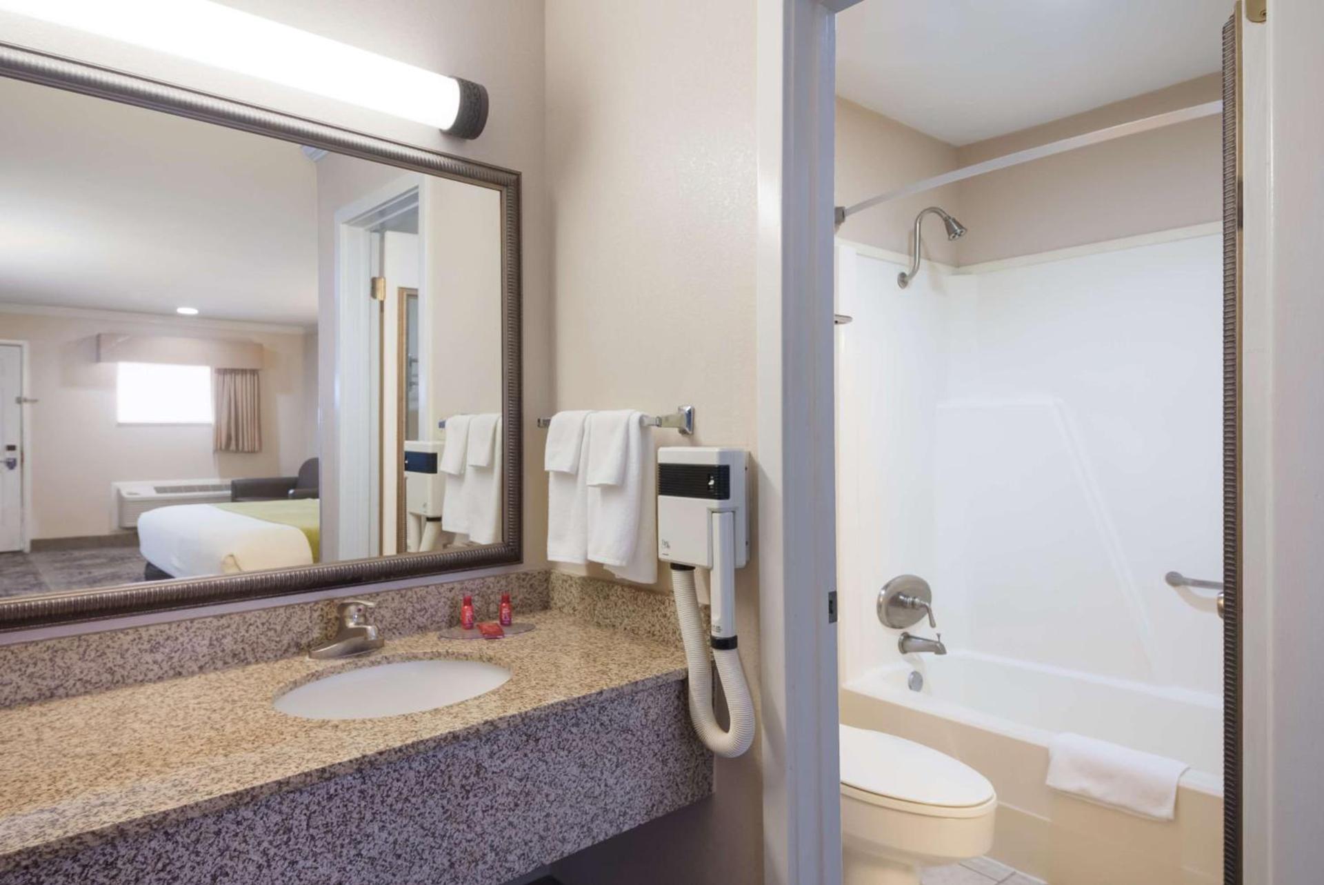 SureStay Hotel by Best Western Rockdale photo 26