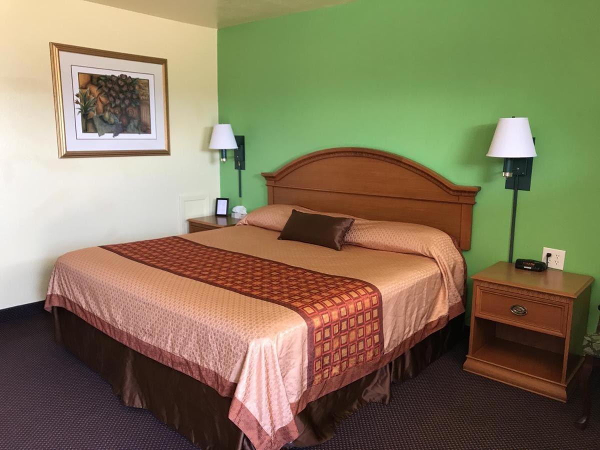 Shamrock Country Inn photo 35