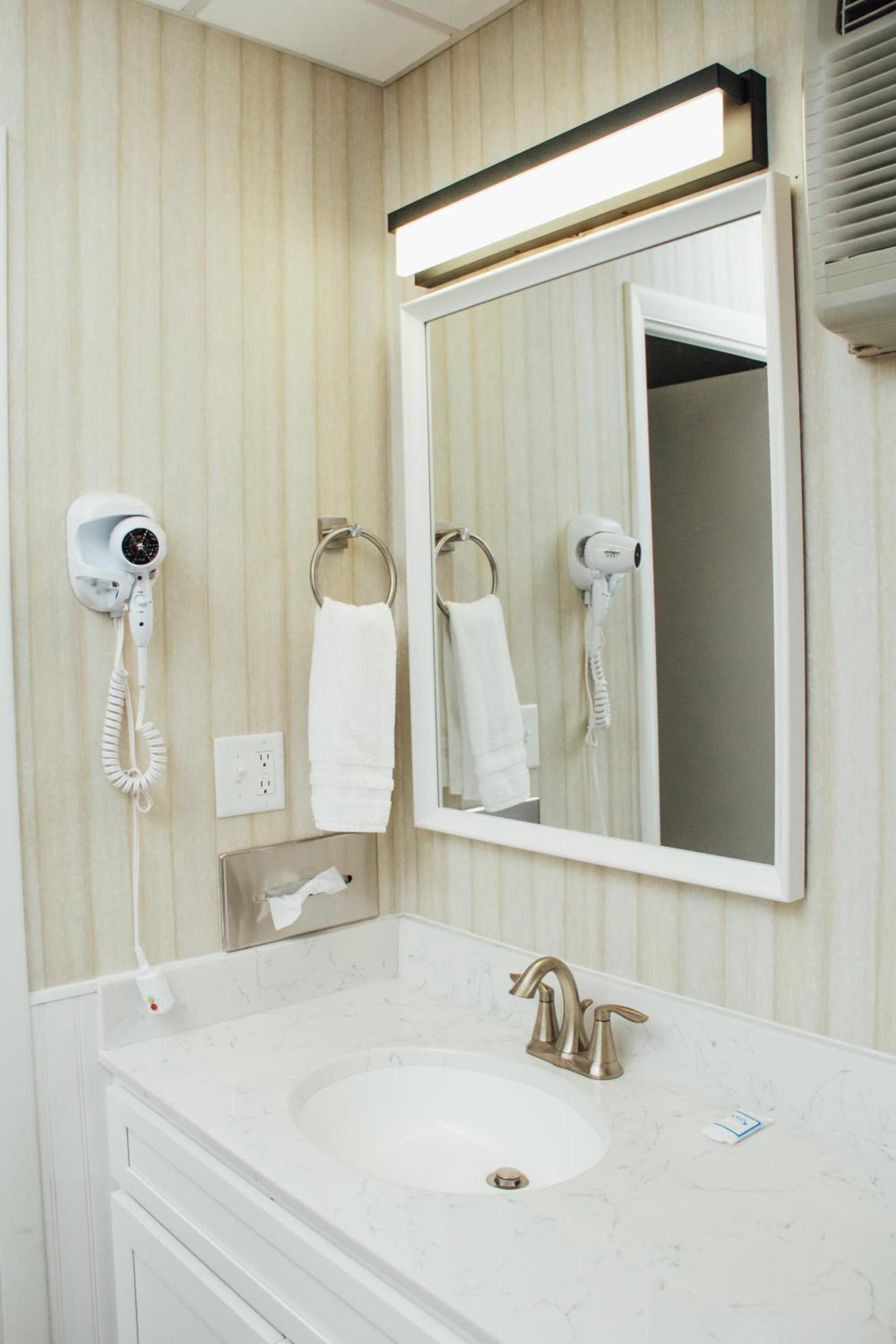 Country Squire Inn and Suites photo 15