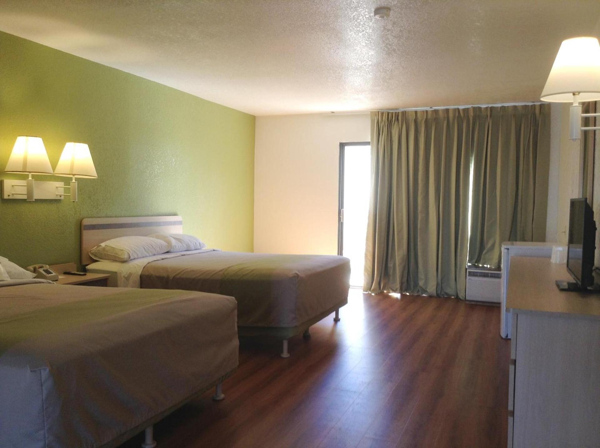 Motel 6 Hemet photo 36