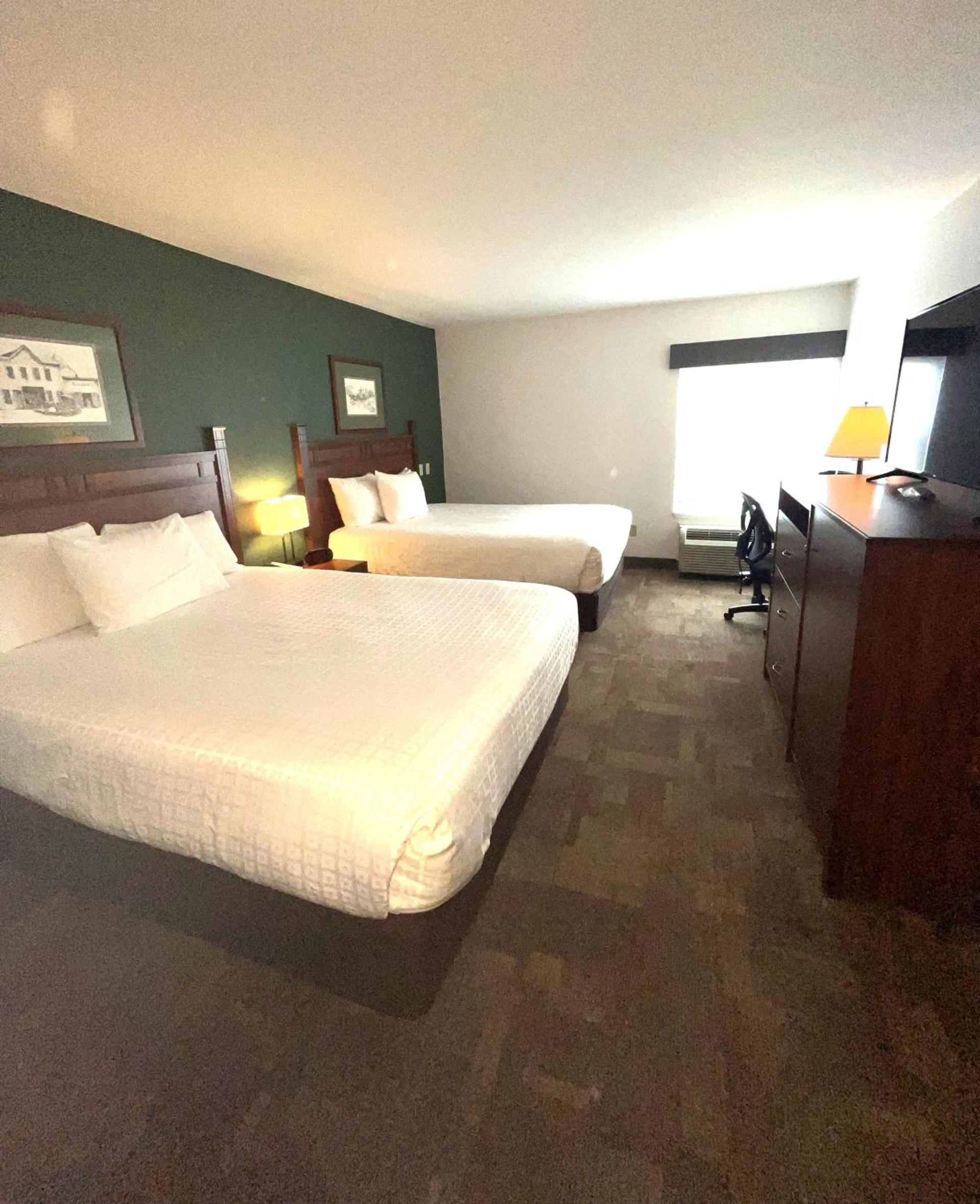 Boothill Inn and Suites photo 25