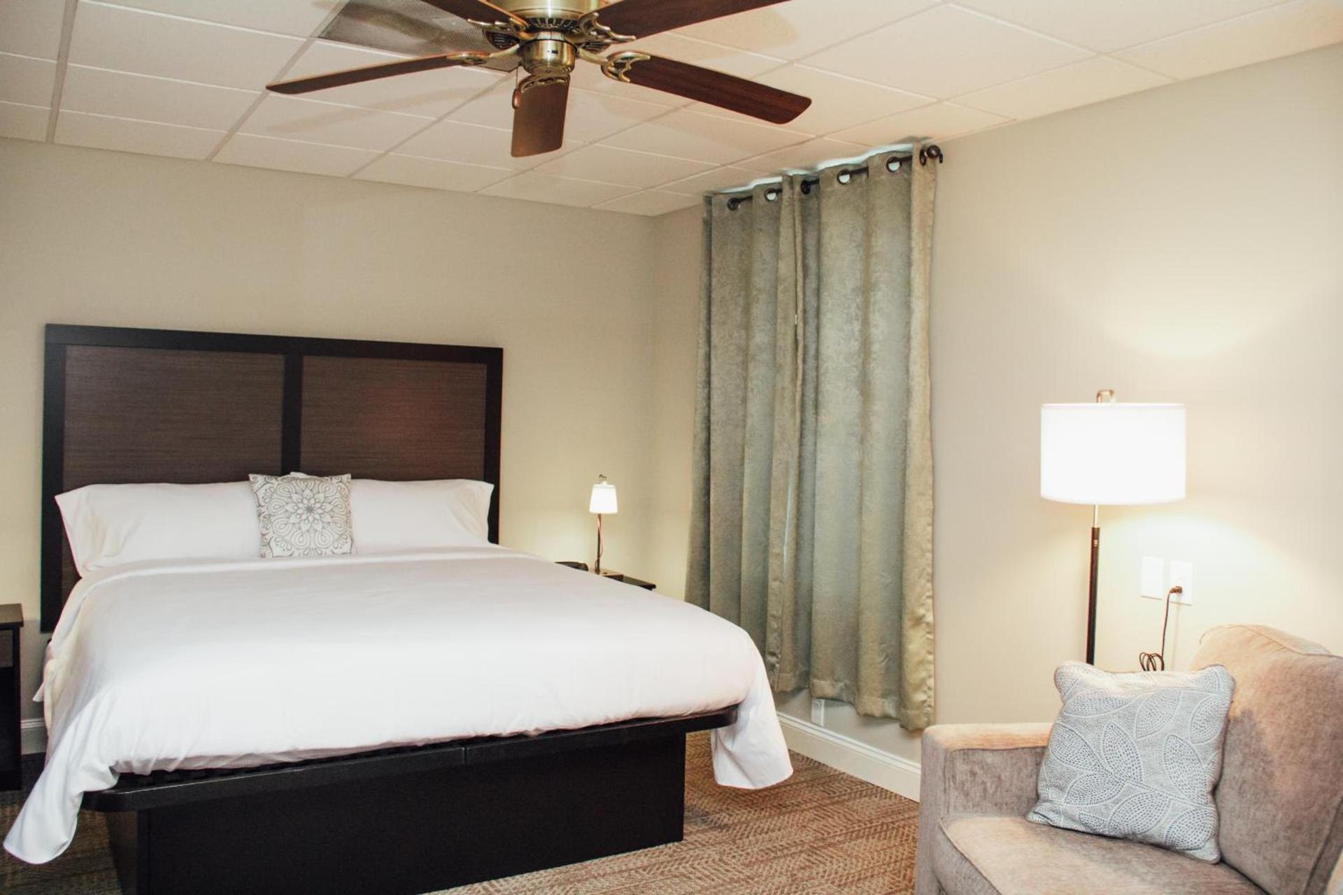 Country Squire Inn and Suites photo 27