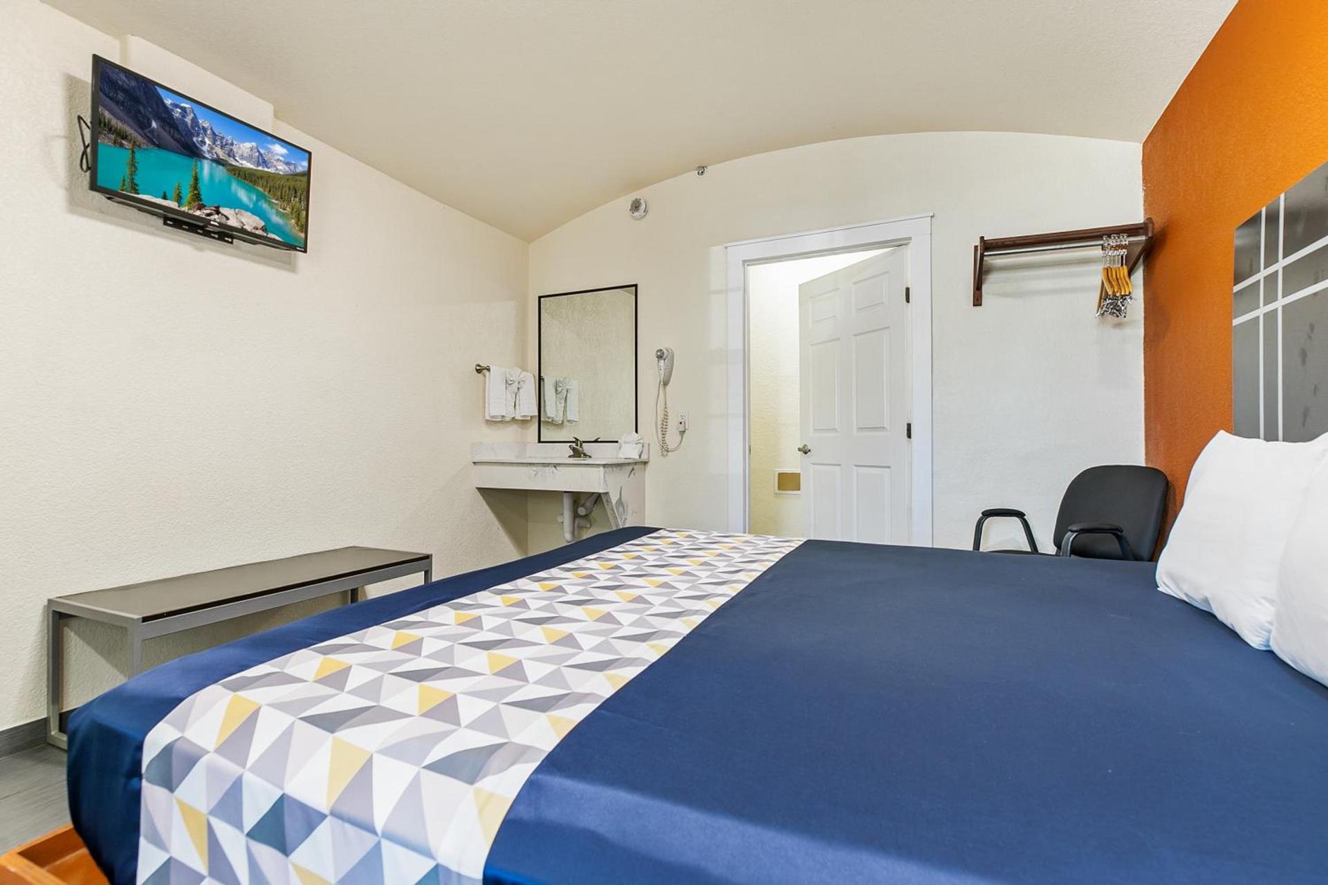 Lighthouse Inn photo 52