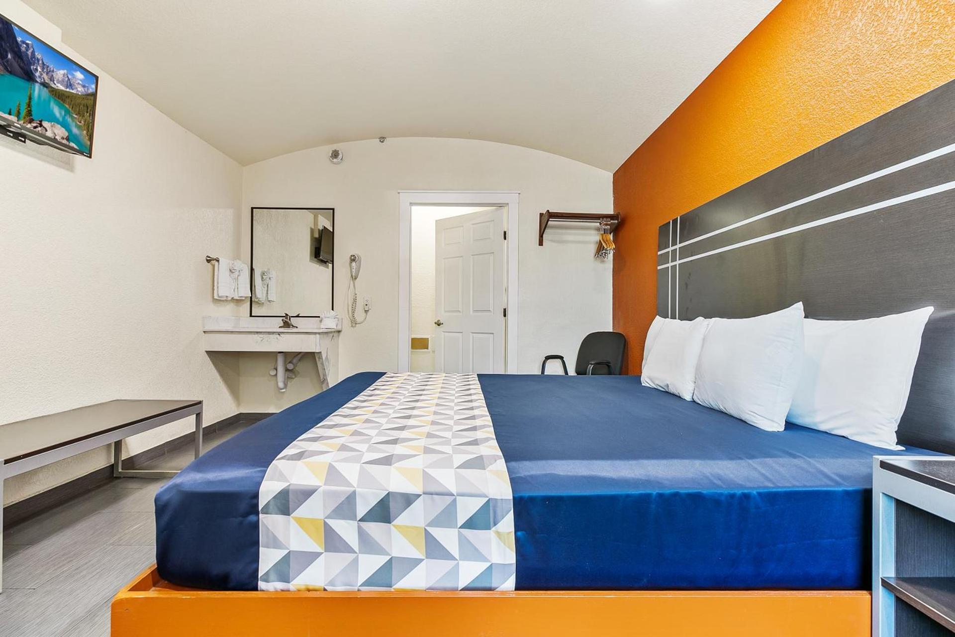 Lighthouse Inn photo 61
