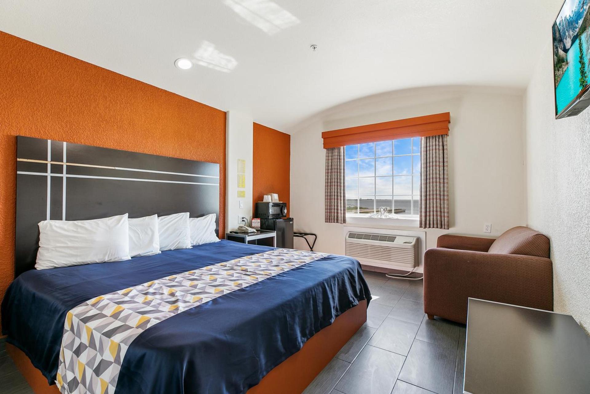 Lighthouse Inn photo 64