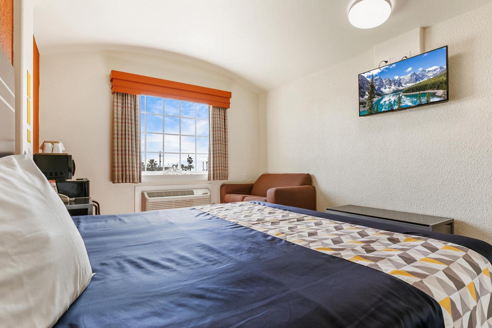 Lighthouse Inn photo 68