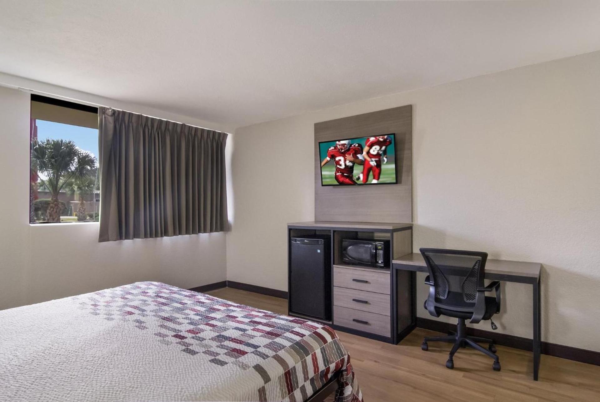 Red Roof Inn & Suites Brunswick I-95 photo 24