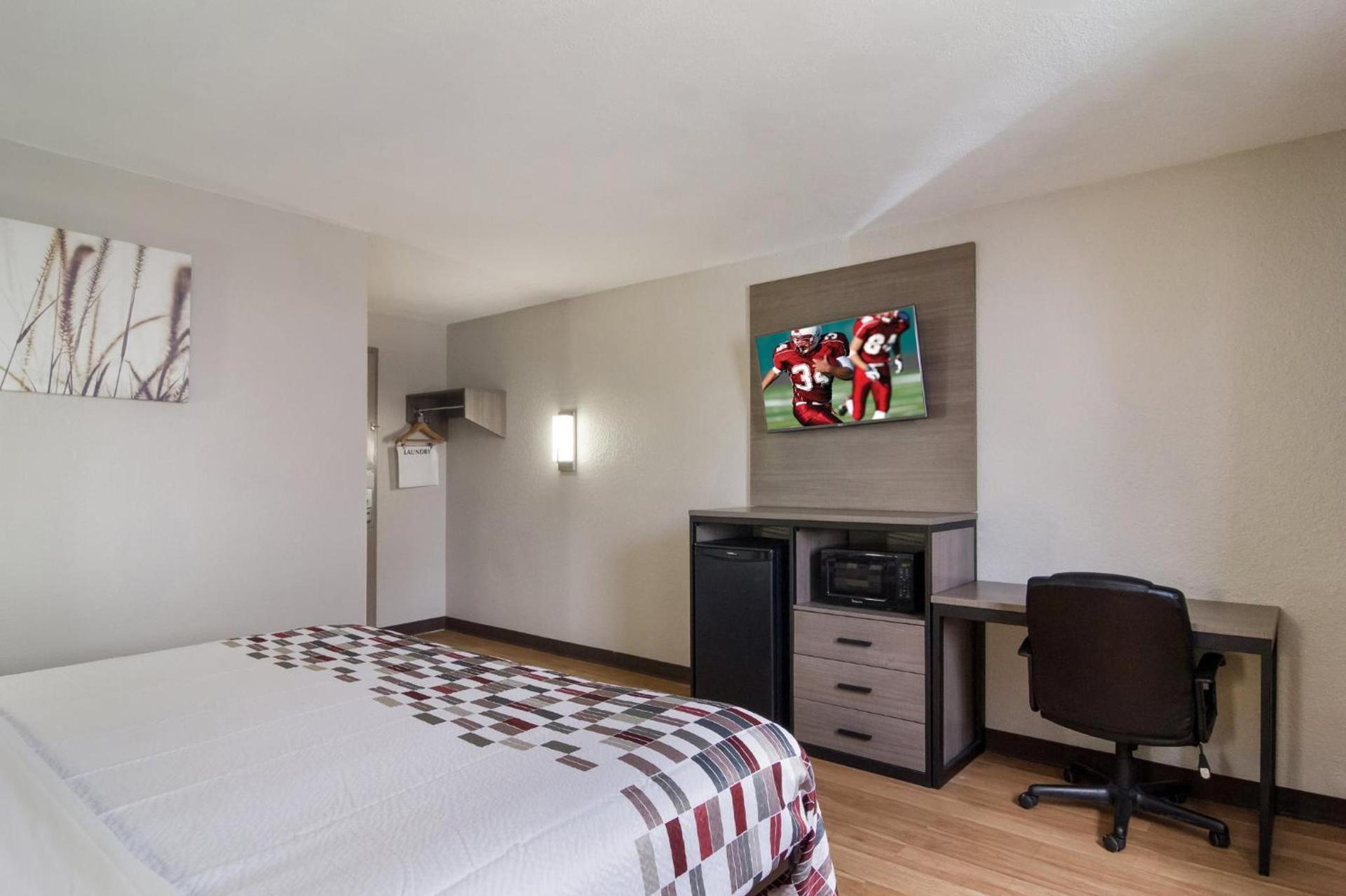 Red Roof Inn & Suites Brunswick I-95 photo 22