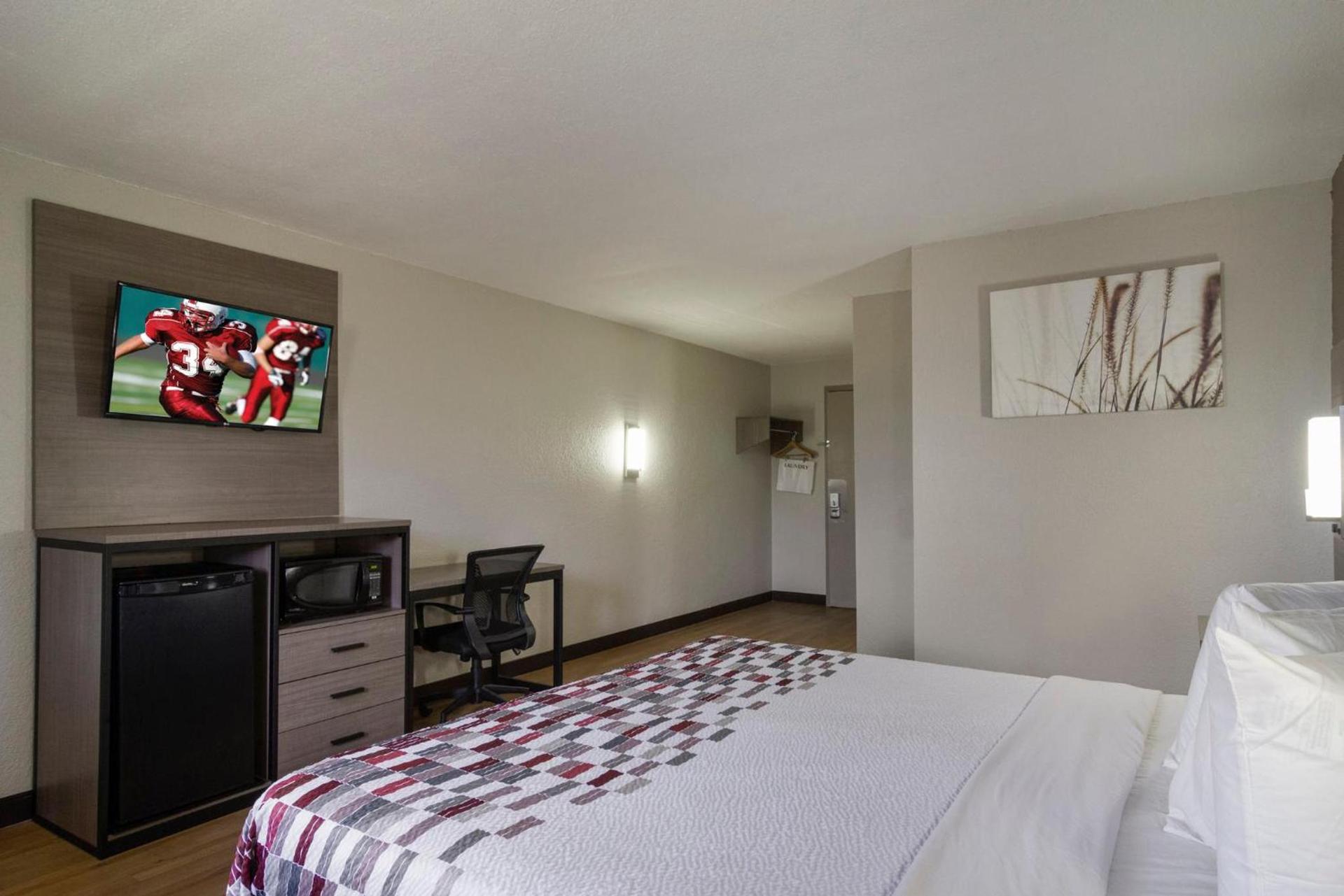 Red Roof Inn & Suites Brunswick I-95 photo 25