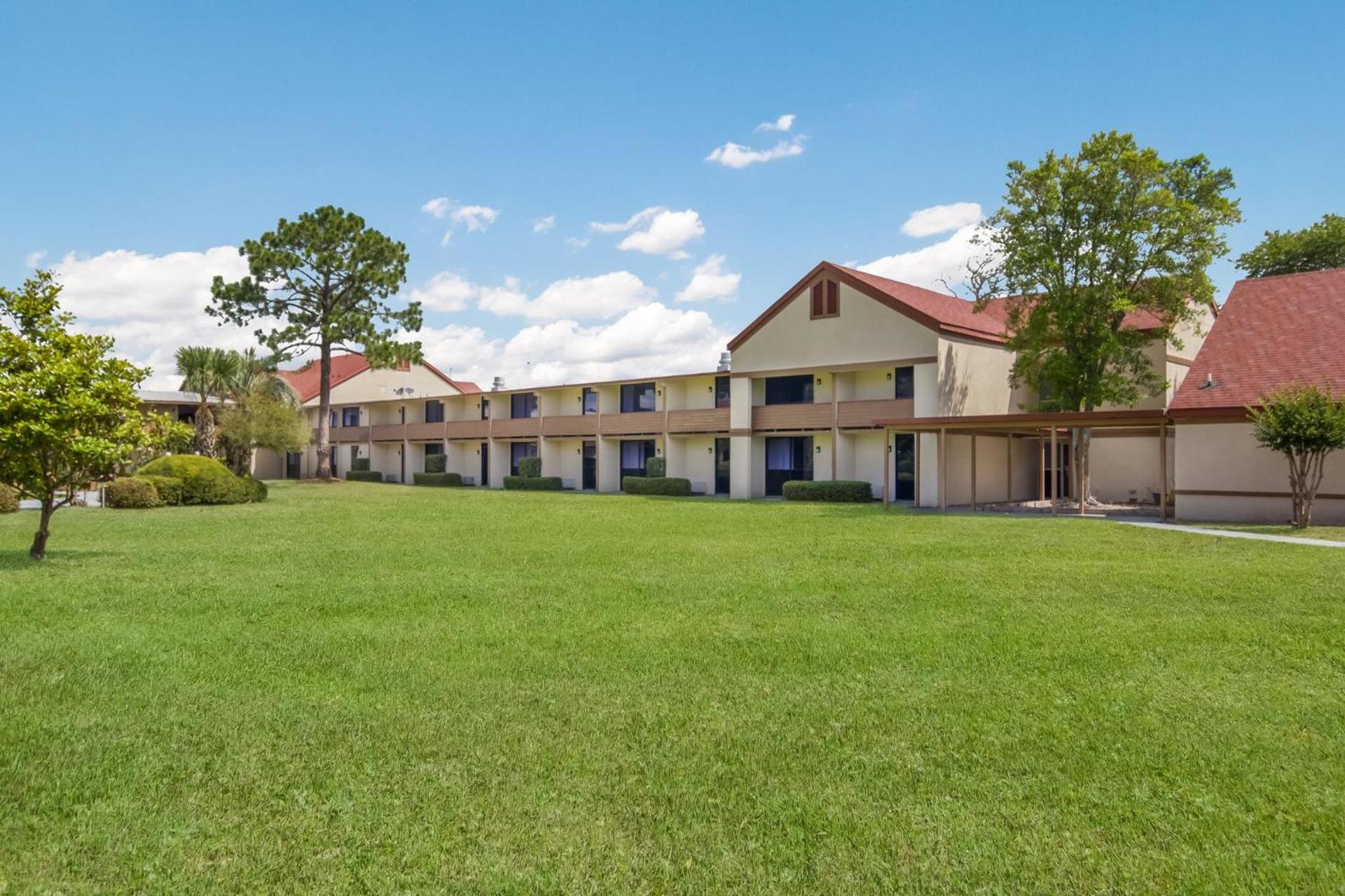 Red Roof Inn & Suites Brunswick I-95 photo 6