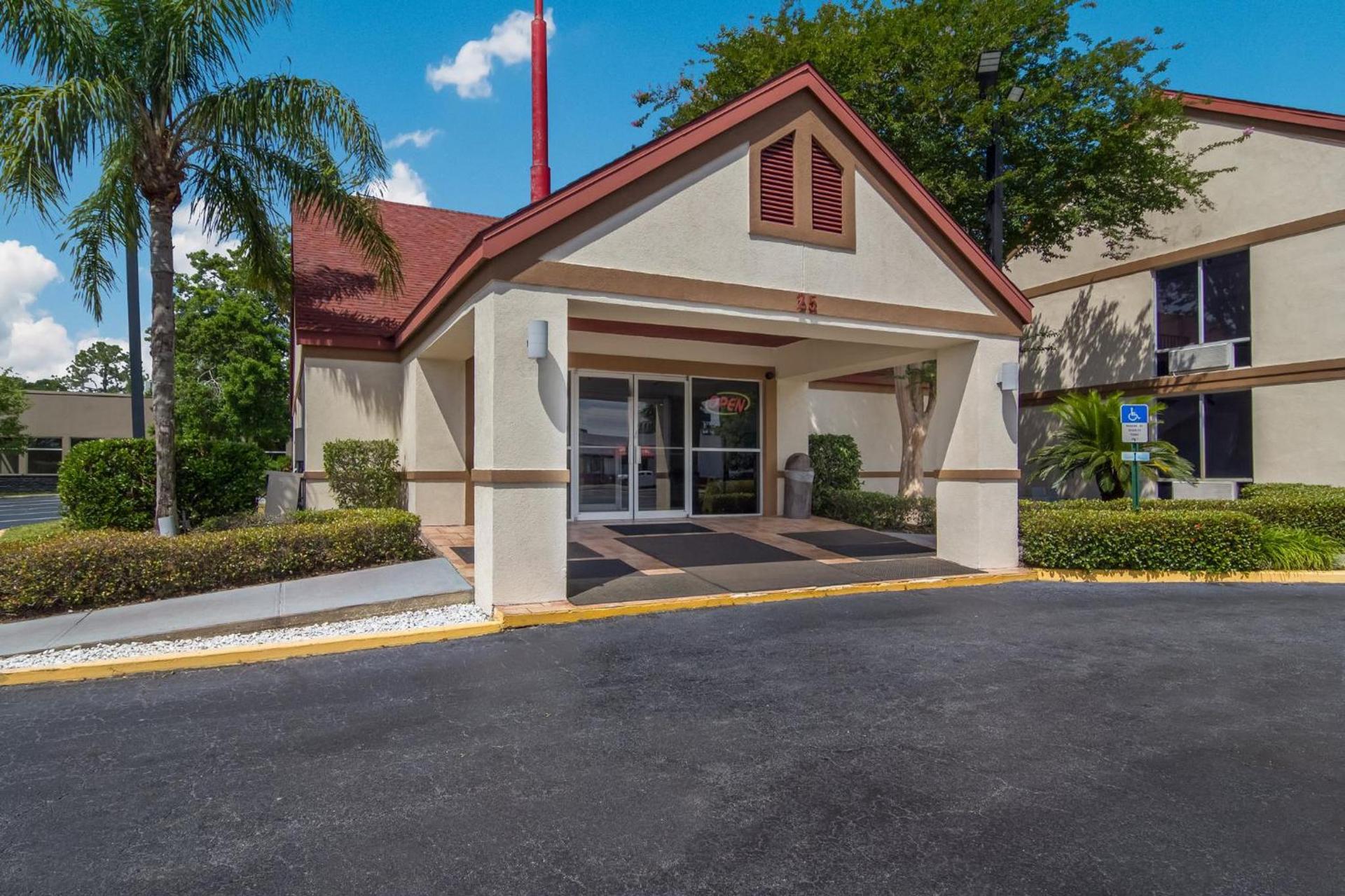 Red Roof Inn & Suites Brunswick I-95 photo 4