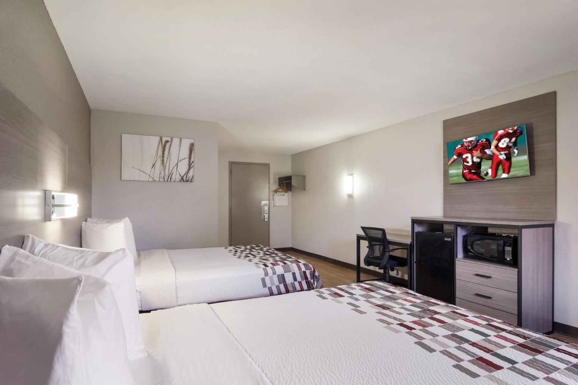 Red Roof Inn & Suites Brunswick I-95 photo 28