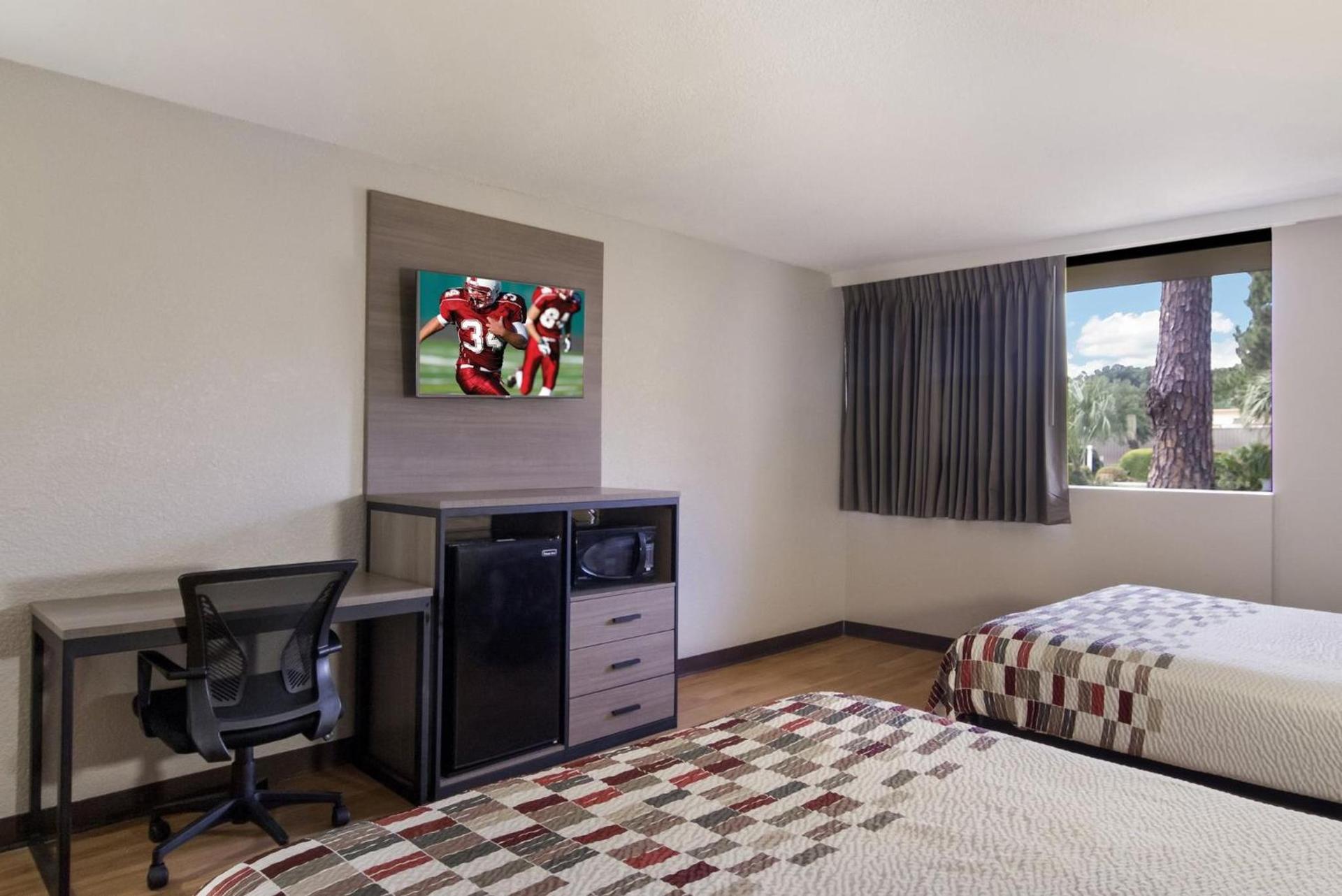 Red Roof Inn & Suites Brunswick I-95 photo 29