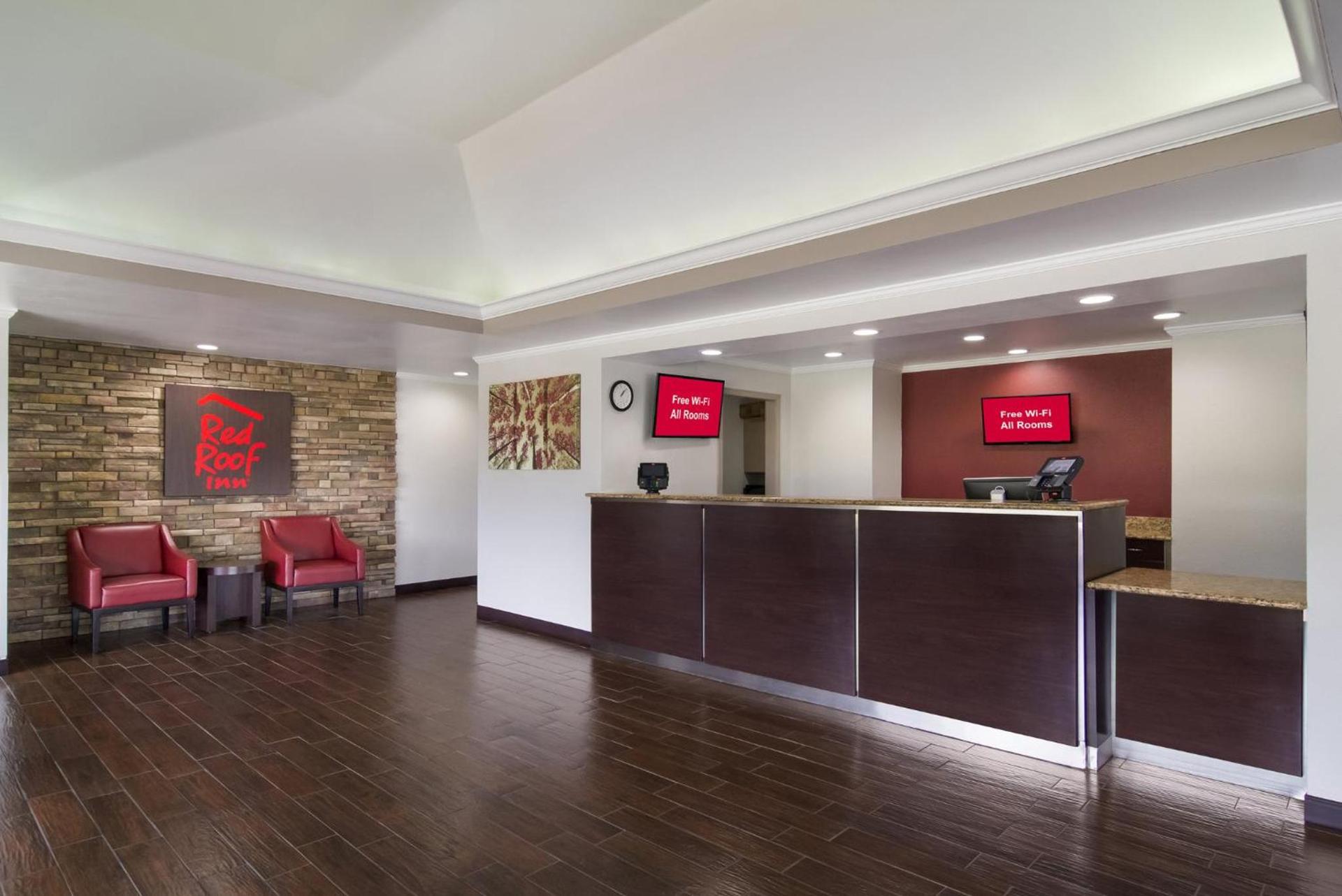 Red Roof Inn & Suites Brunswick I-95 photo 13