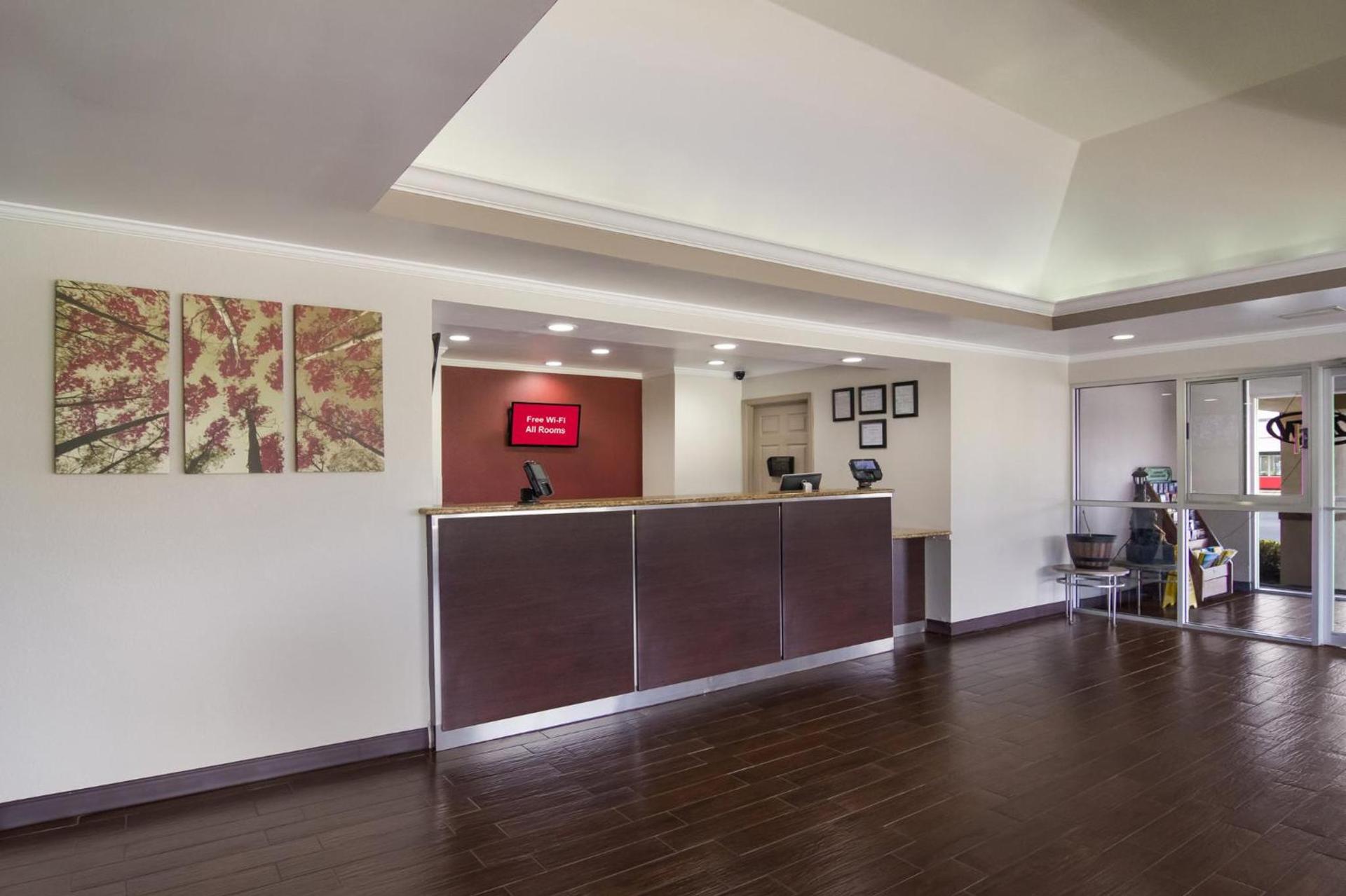 Red Roof Inn & Suites Brunswick I-95 photo 15