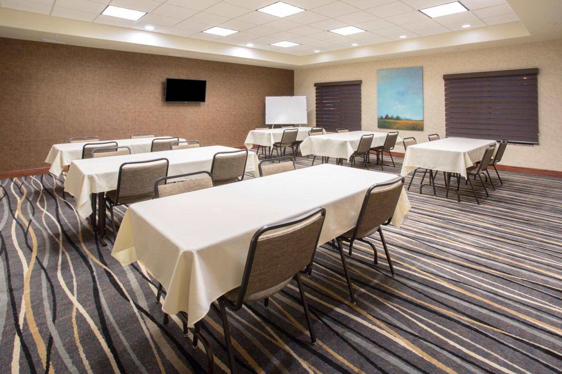 Holiday Inn Express & Suites Glendive by IHG photo 52