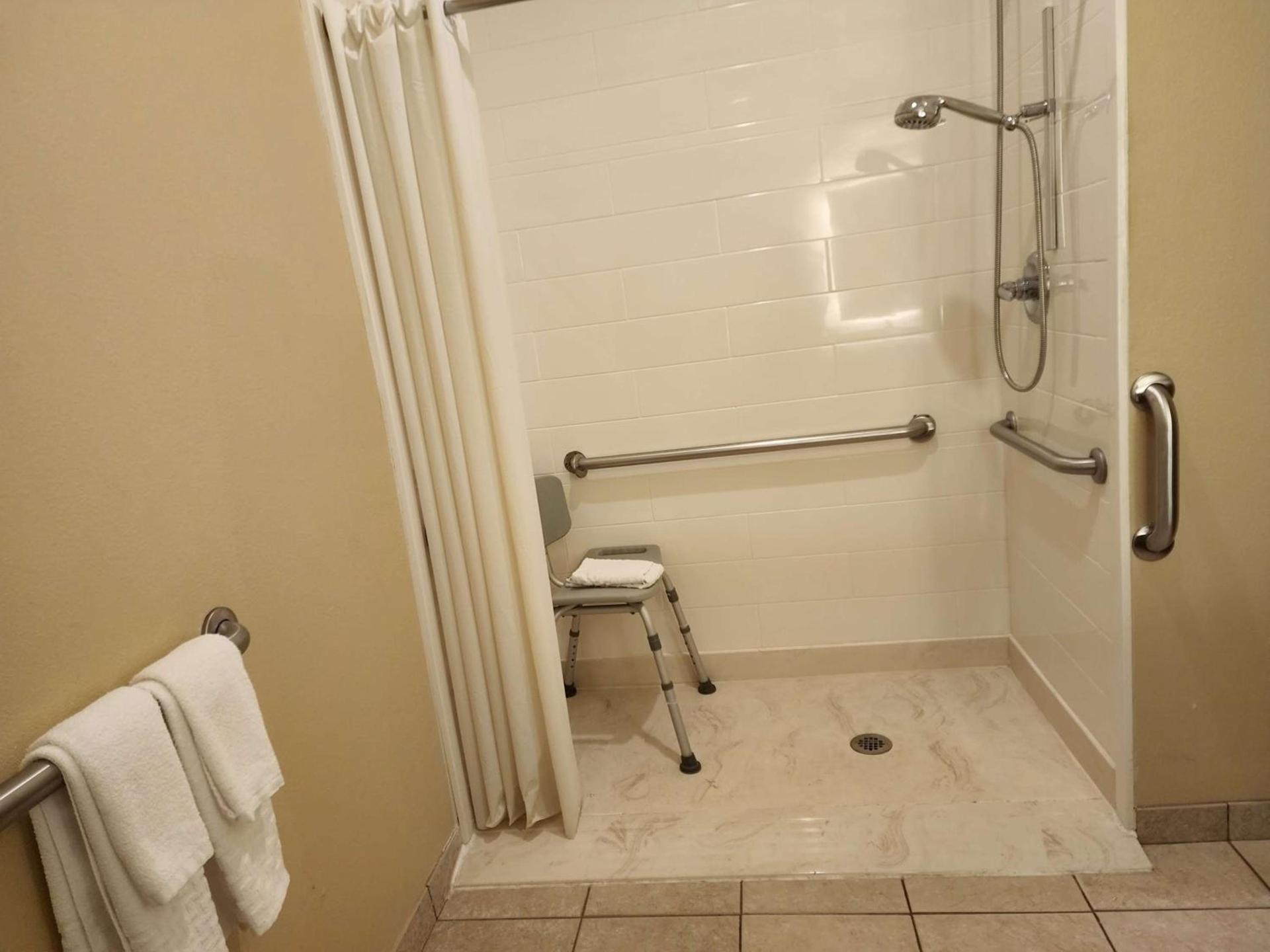 Best Western Plus Monica Royale Inn & Suites photo 34