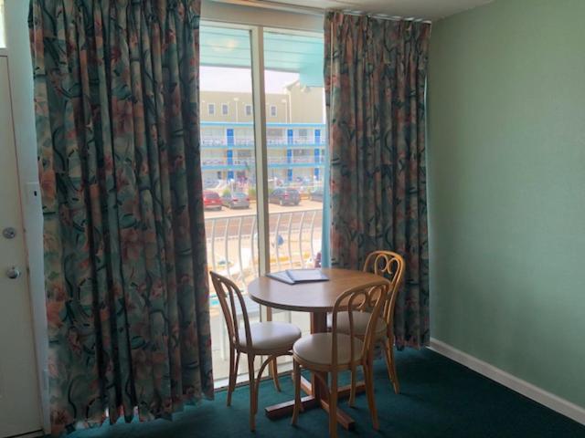Gold Crest Motel photo 61