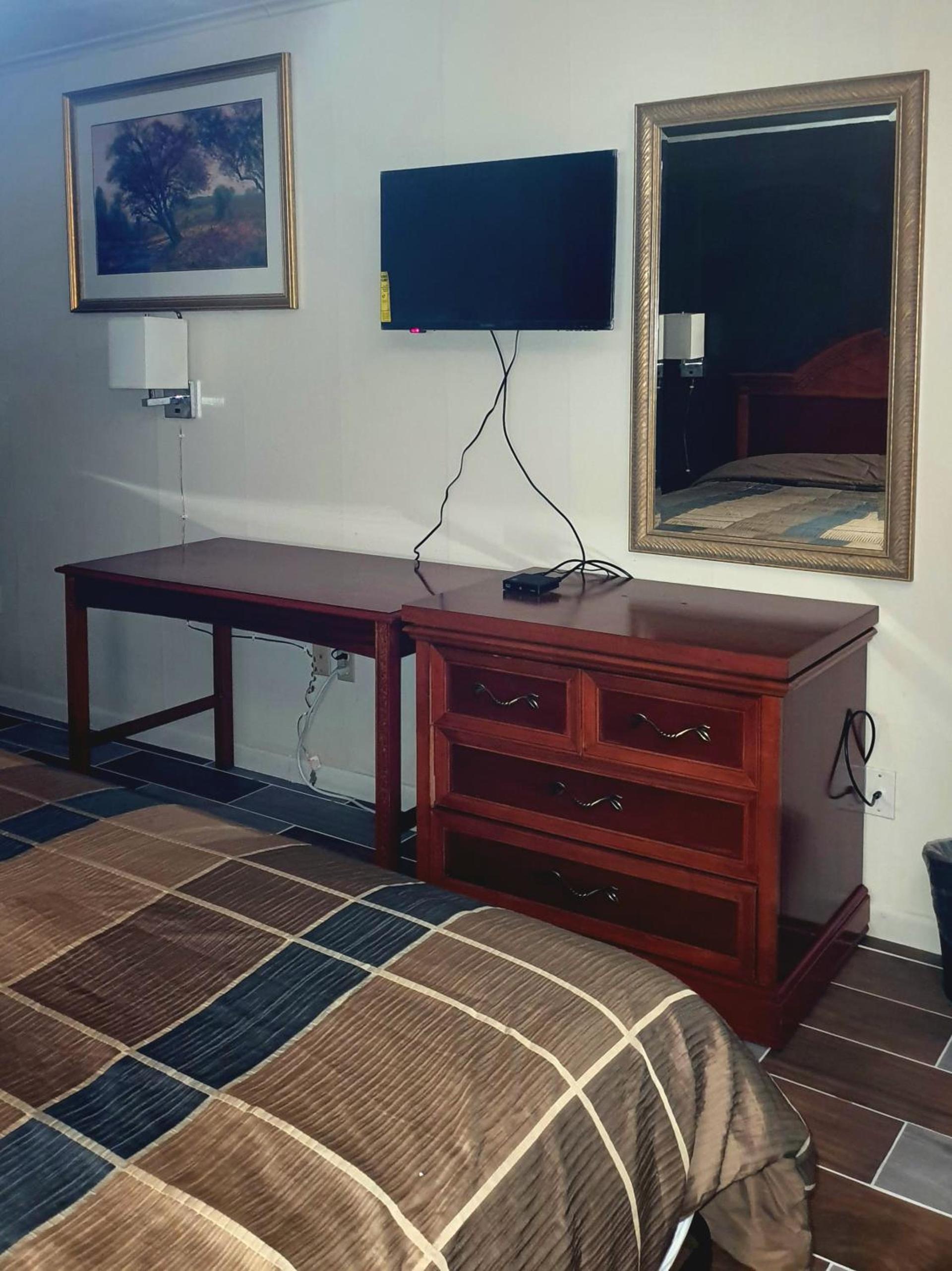 Country Club Inn & Suites photo 29