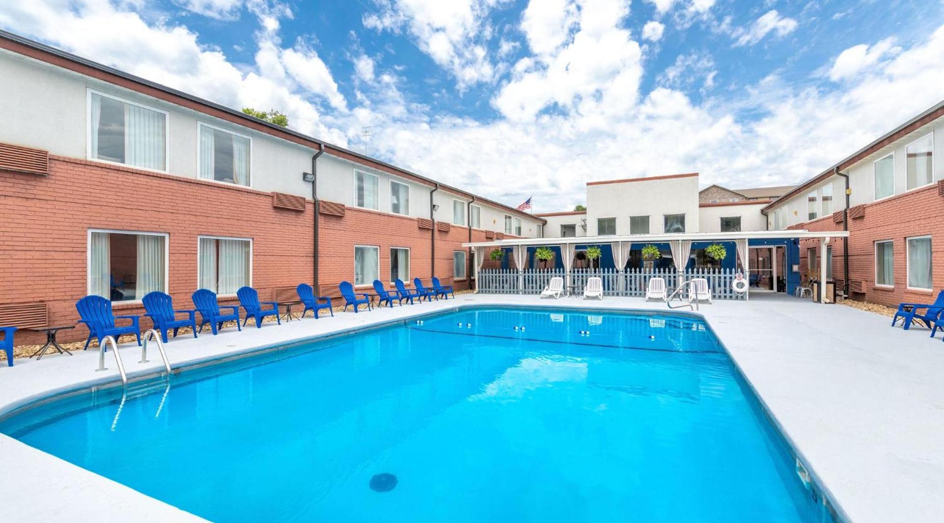THE BRANSINN Entertainment District photo 3