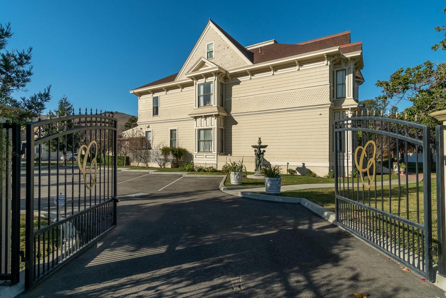 Chateau Coralini photo 3