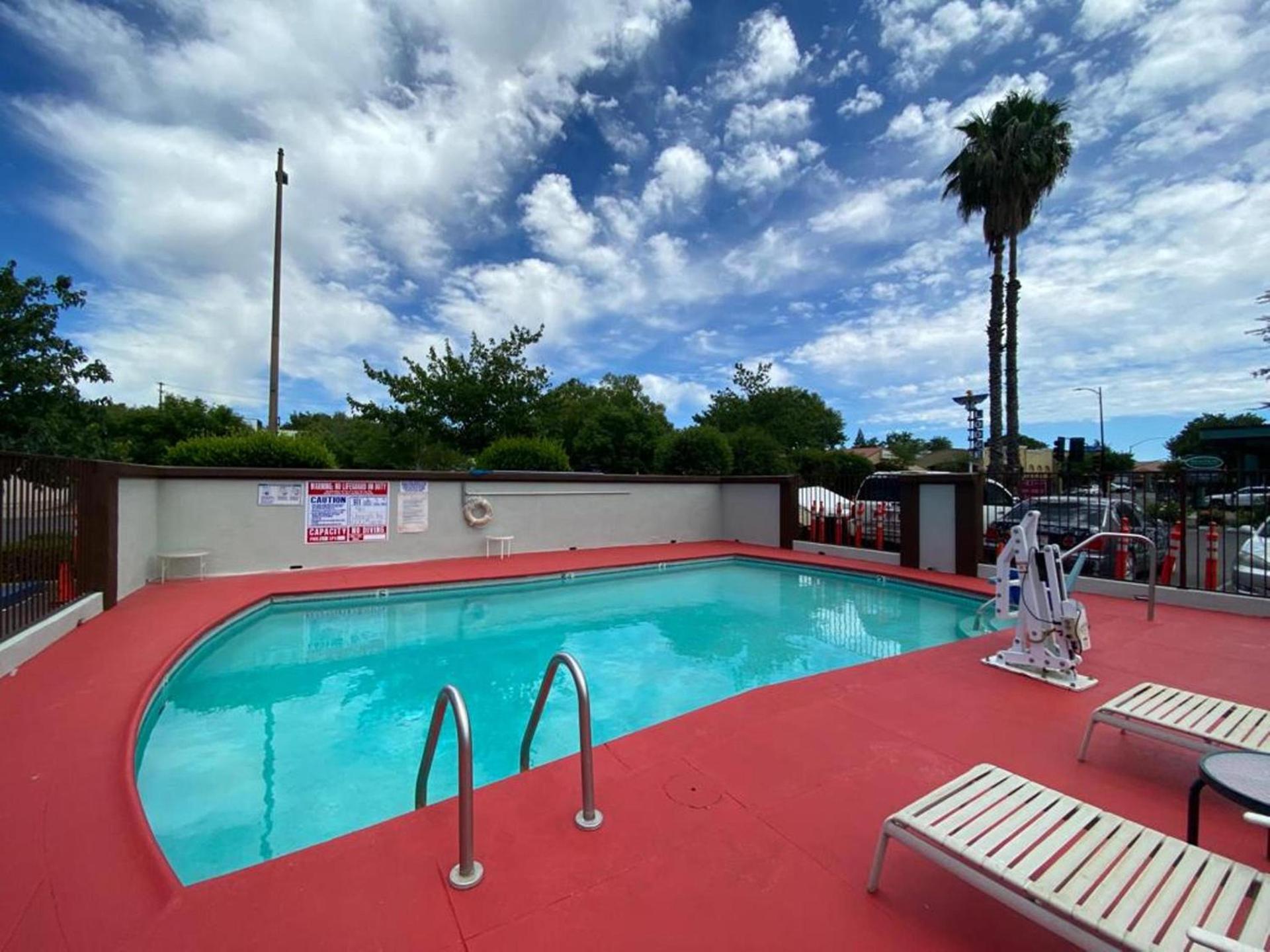Days Inn by Wyndham Chico photo 10