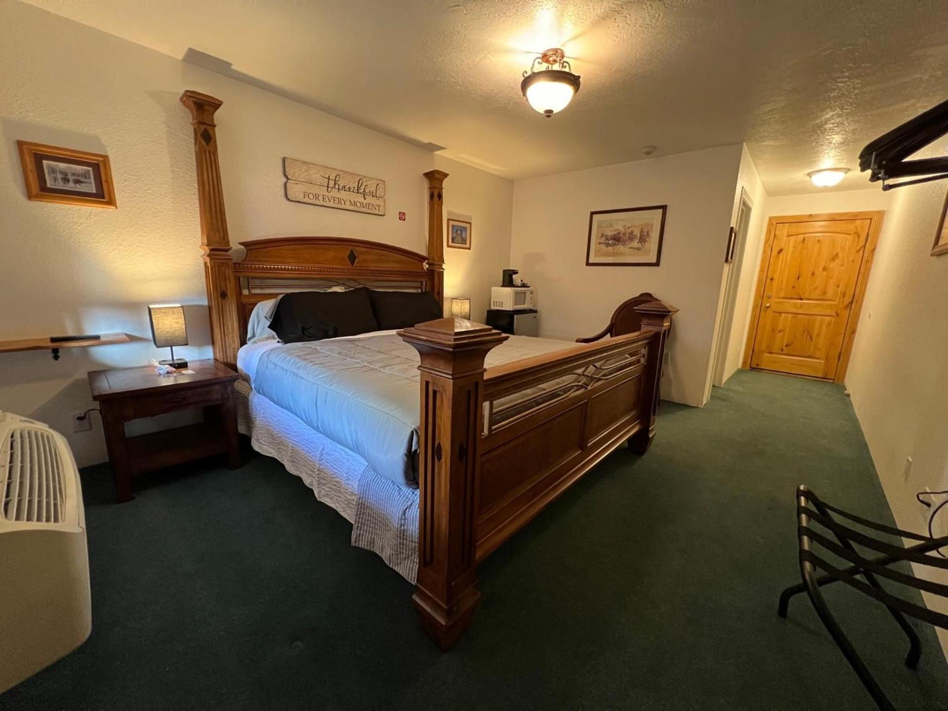 THE SNUGGLE INN photo 7