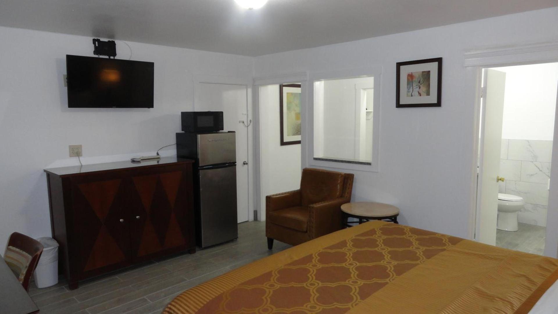 ECONOMY INN photo 35