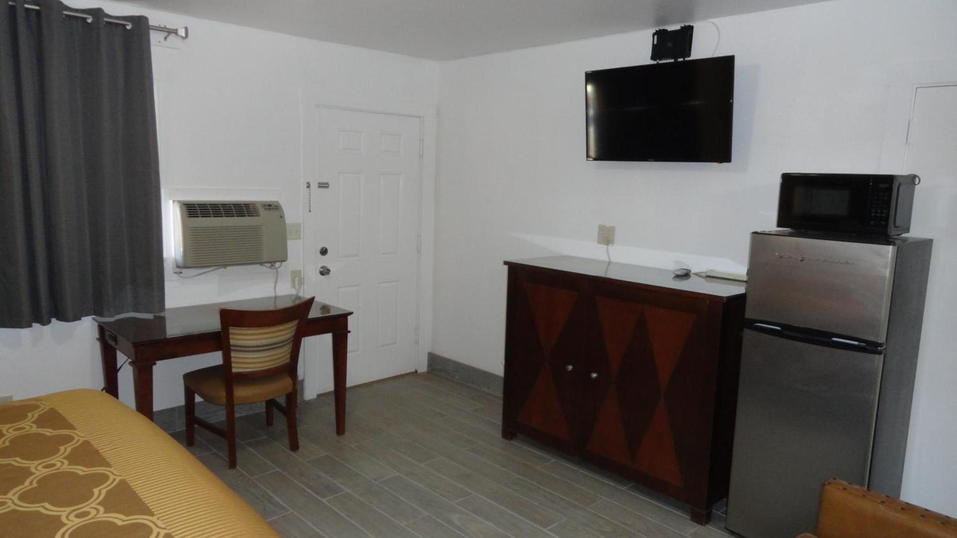 ECONOMY INN photo 3