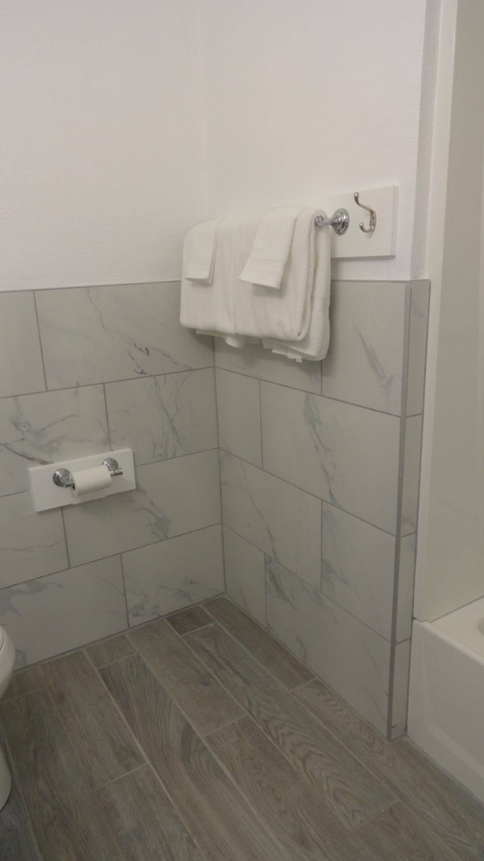 ECONOMY INN photo 8