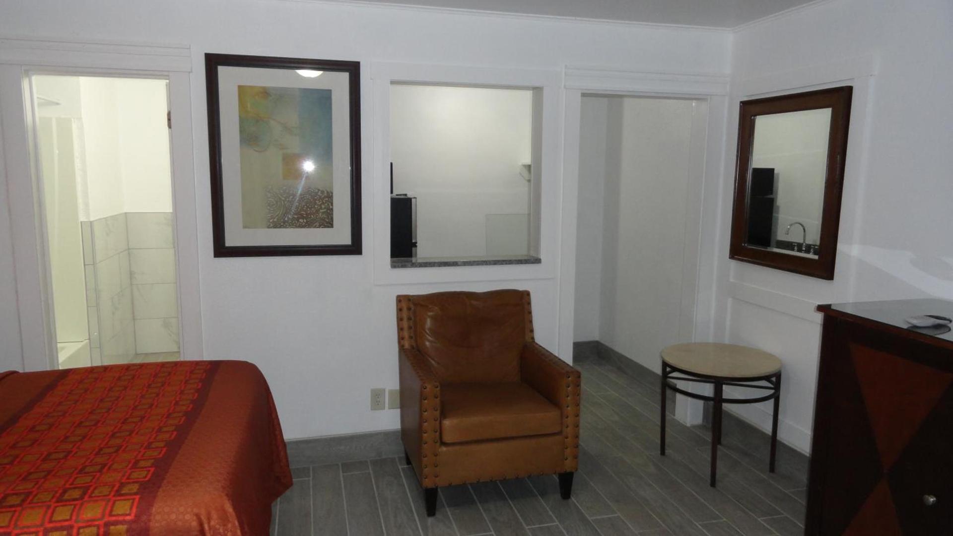 ECONOMY INN photo 19