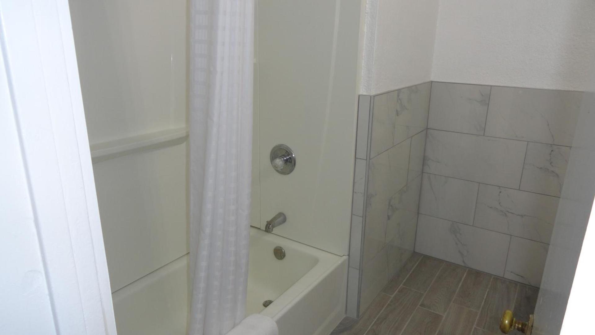 ECONOMY INN photo 30