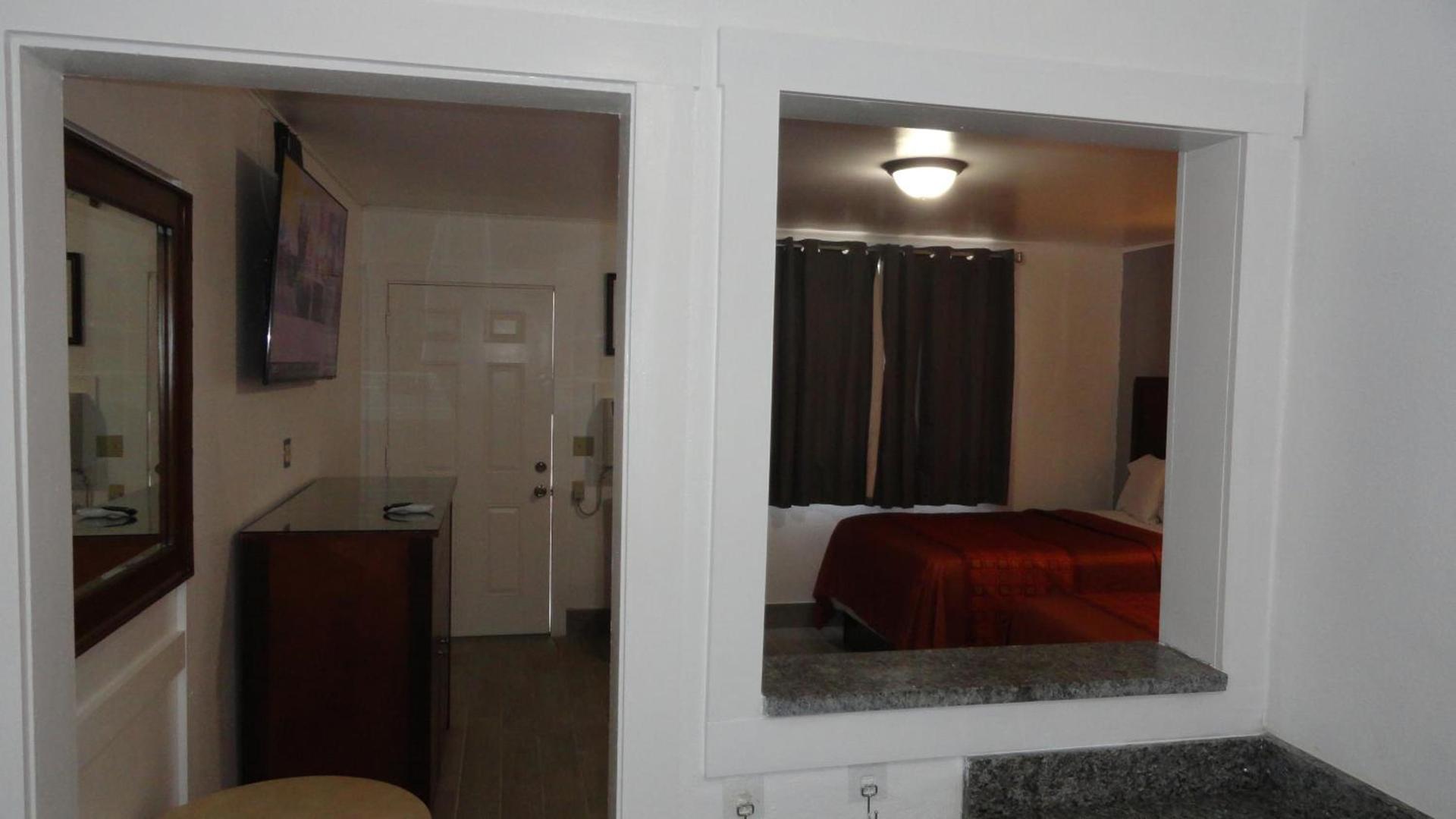 ECONOMY INN photo 36