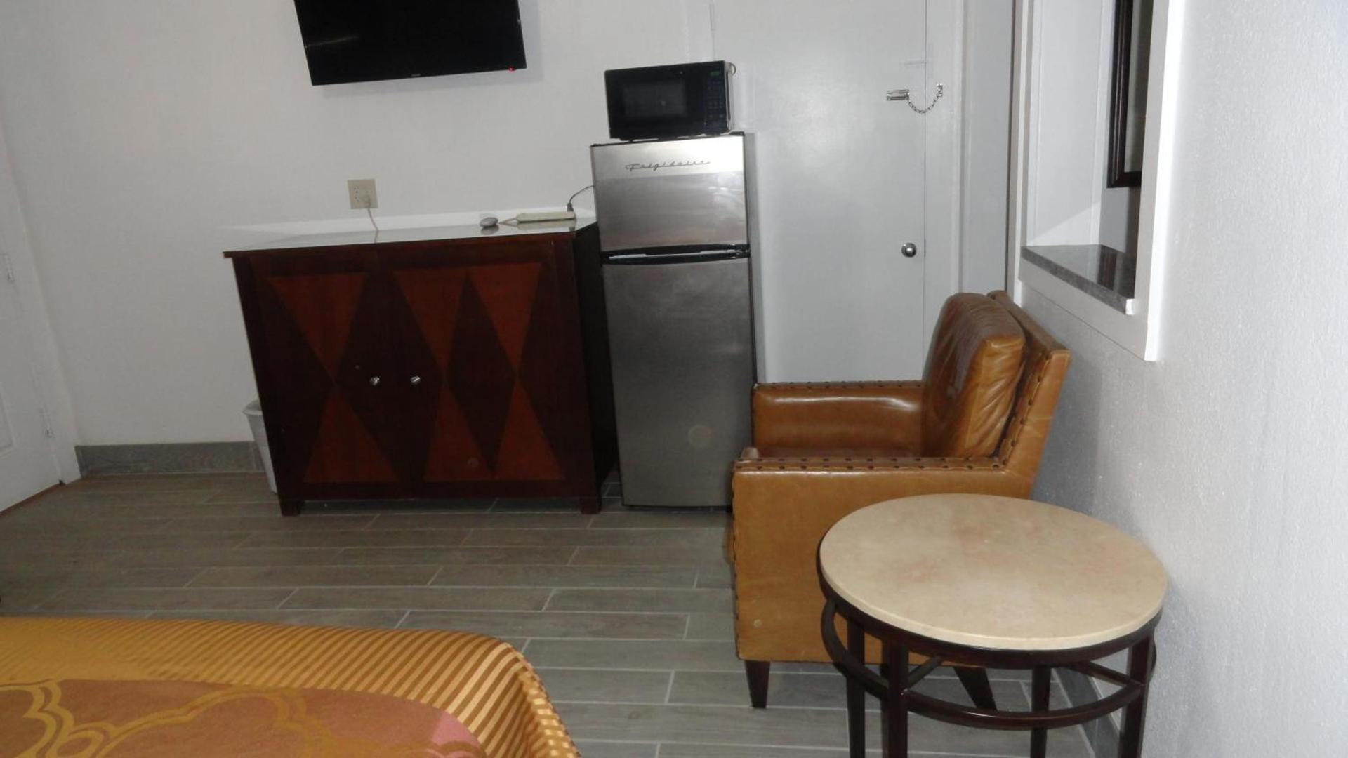 ECONOMY INN photo 9