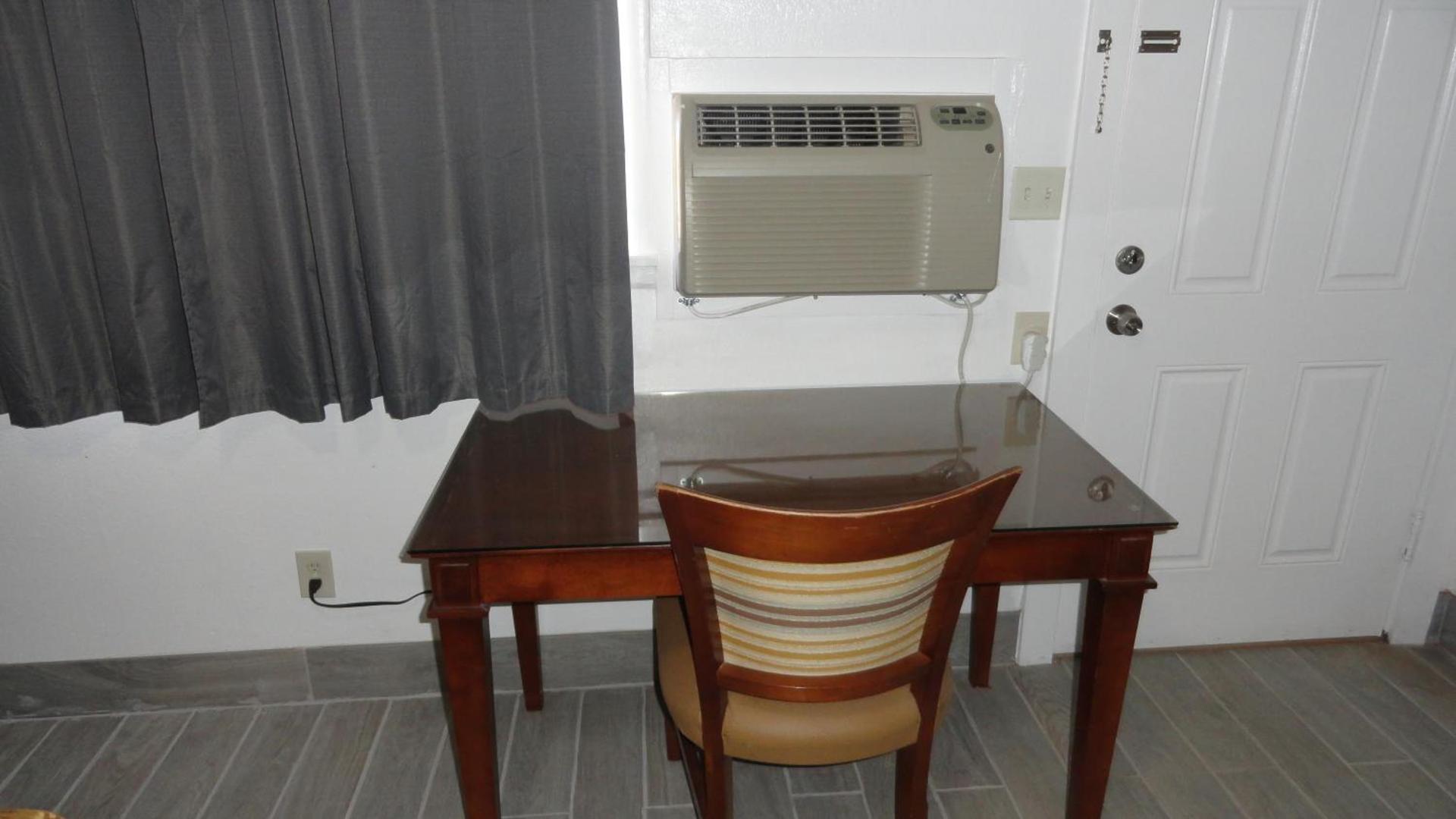 ECONOMY INN photo 14