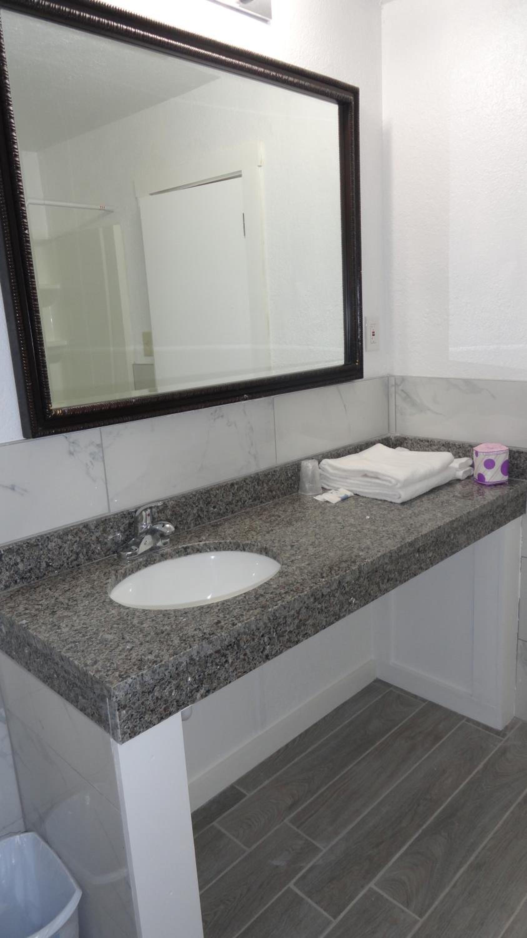 ECONOMY INN photo 20