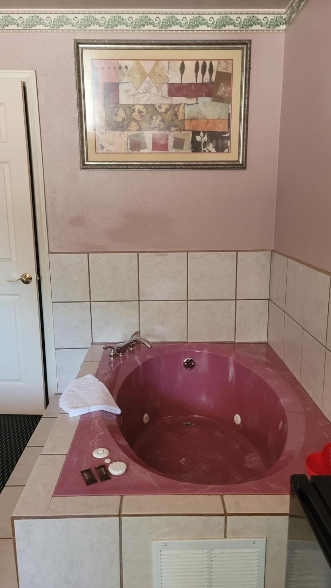 Benbrook Inn & Suites photo 13