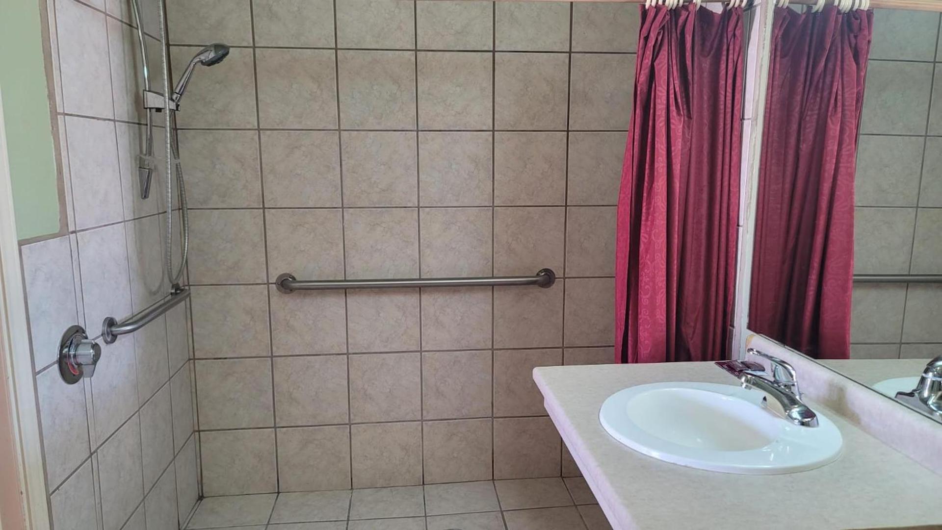 Benbrook Inn & Suites photo 21