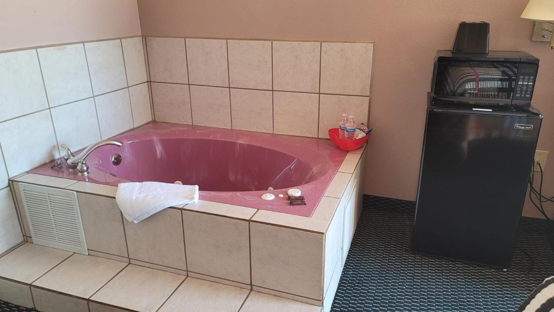 Benbrook Inn & Suites photo 23