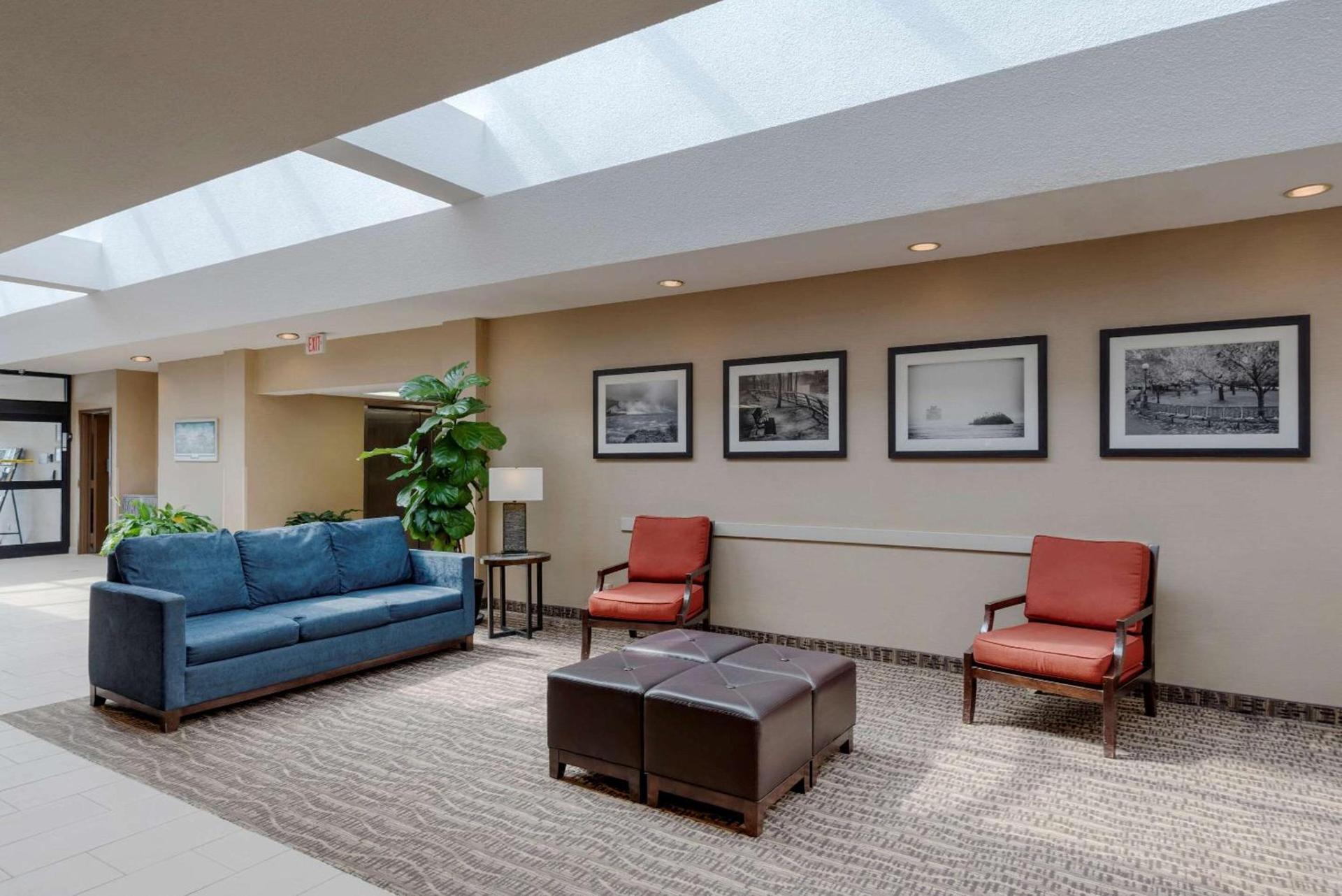 Comfort Inn The Pointe photo 5