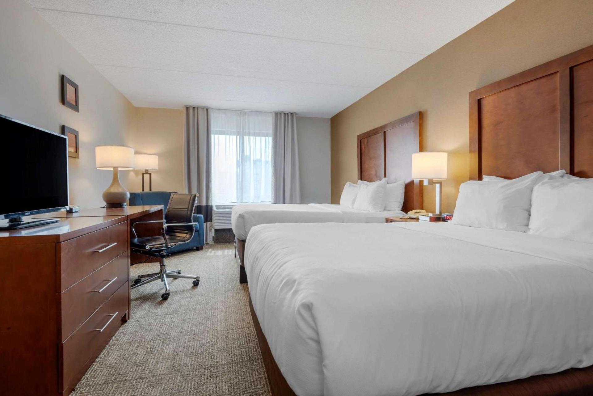 Comfort Inn The Pointe photo 9