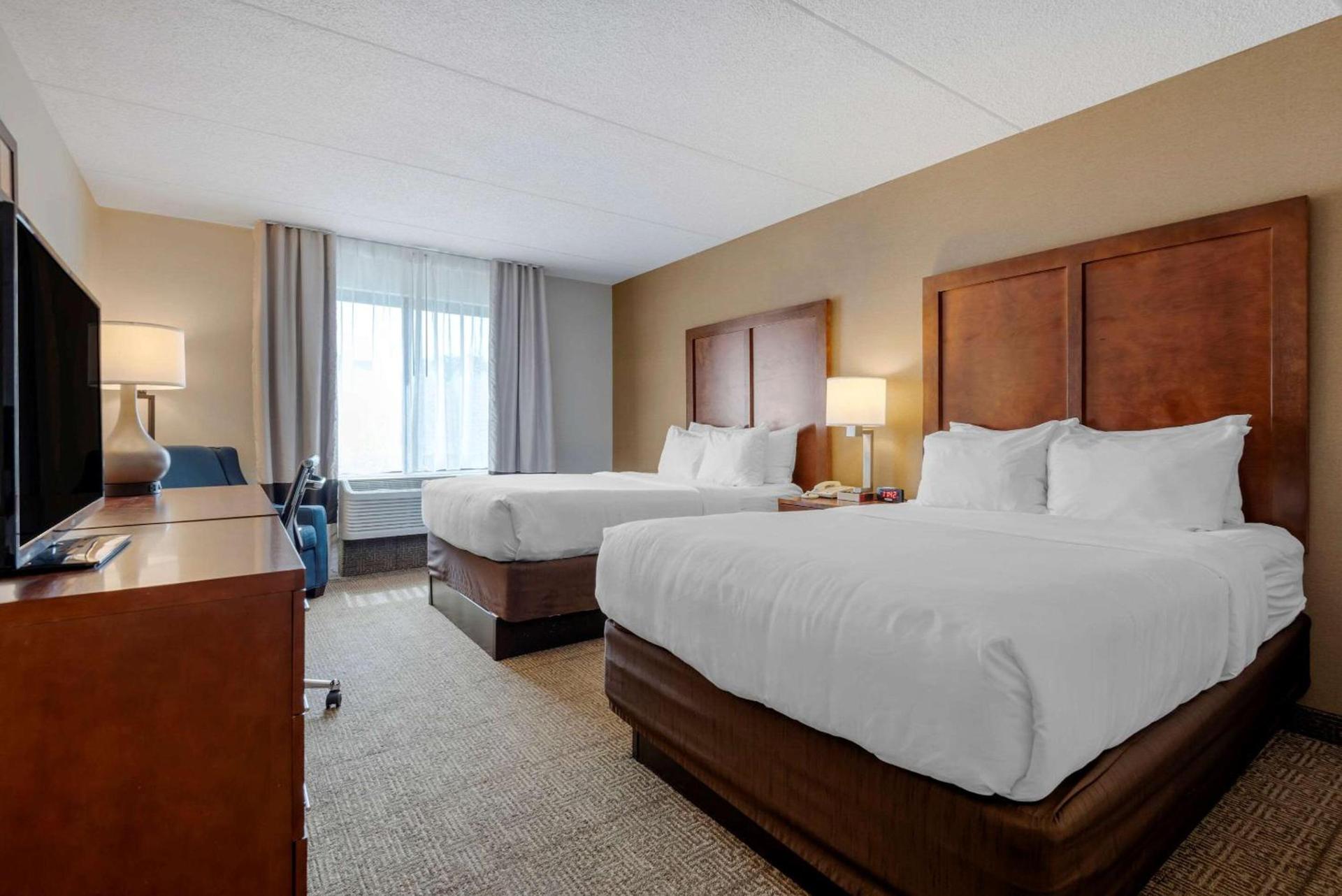 Comfort Inn The Pointe photo 10
