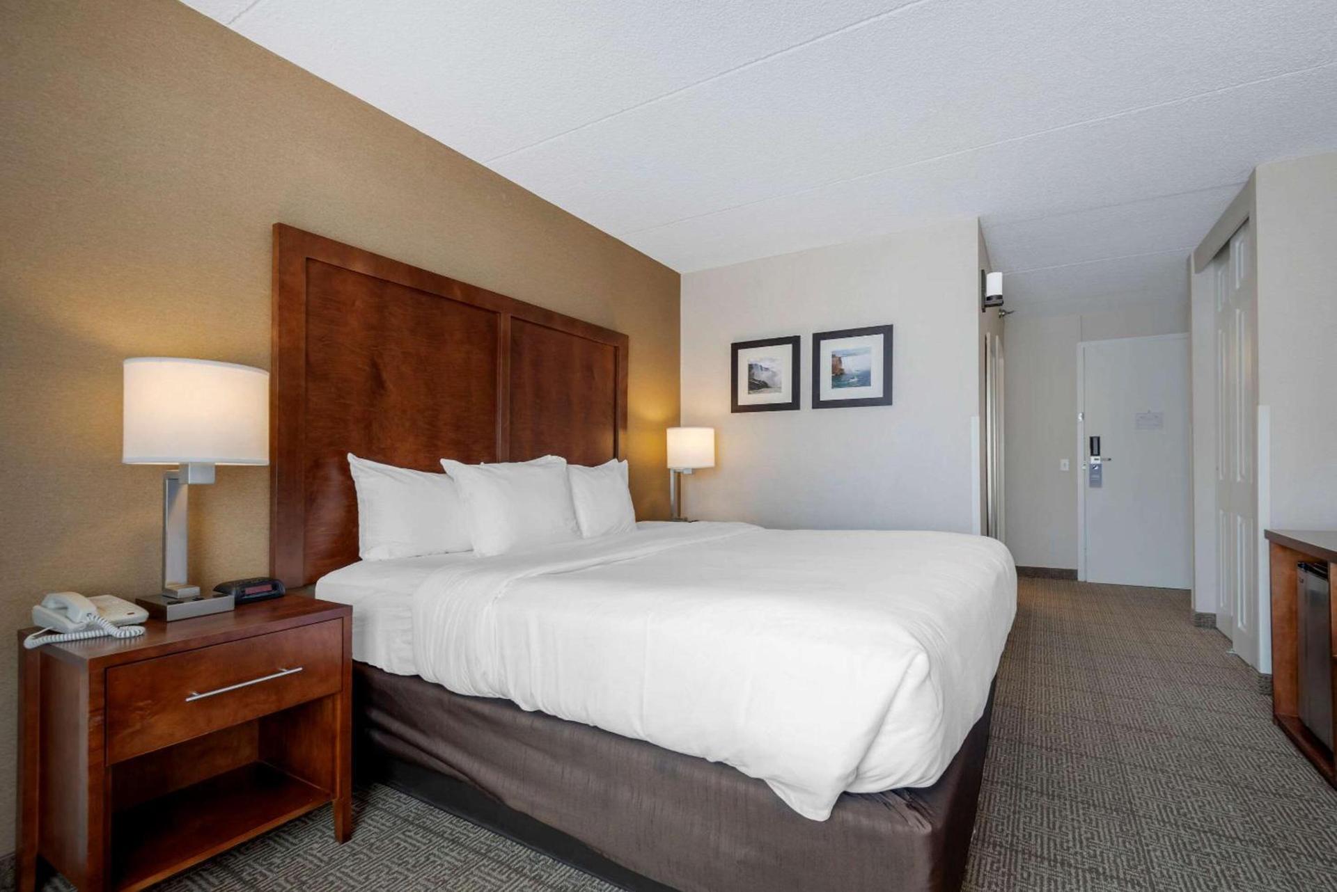Comfort Inn The Pointe photo 12
