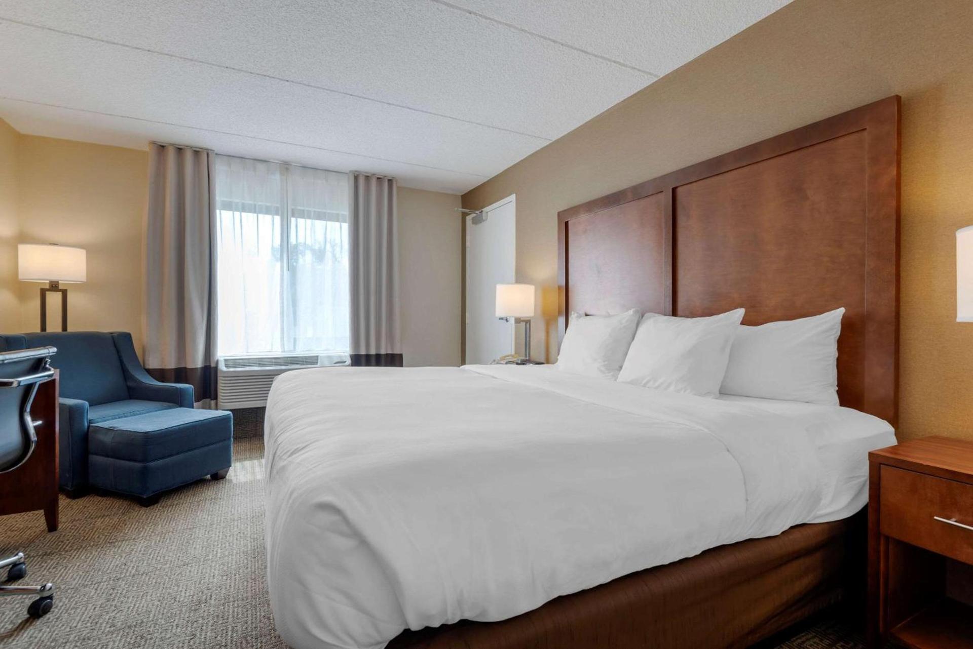 Comfort Inn The Pointe photo 15