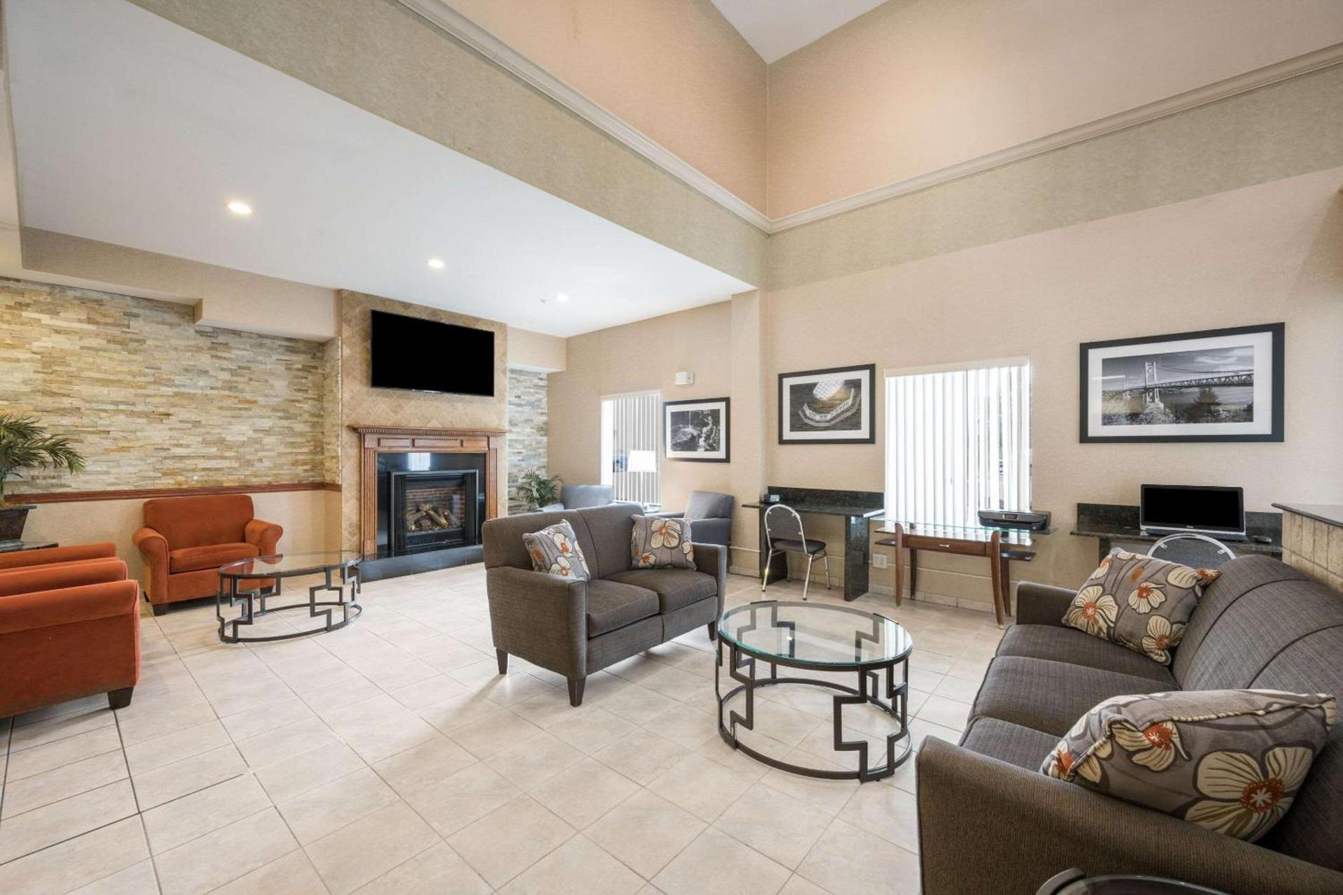 Quality Inn & Suites Fishkill South near I-84 photo 6