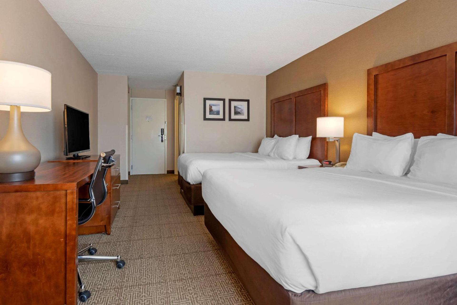 Comfort Inn The Pointe photo 17