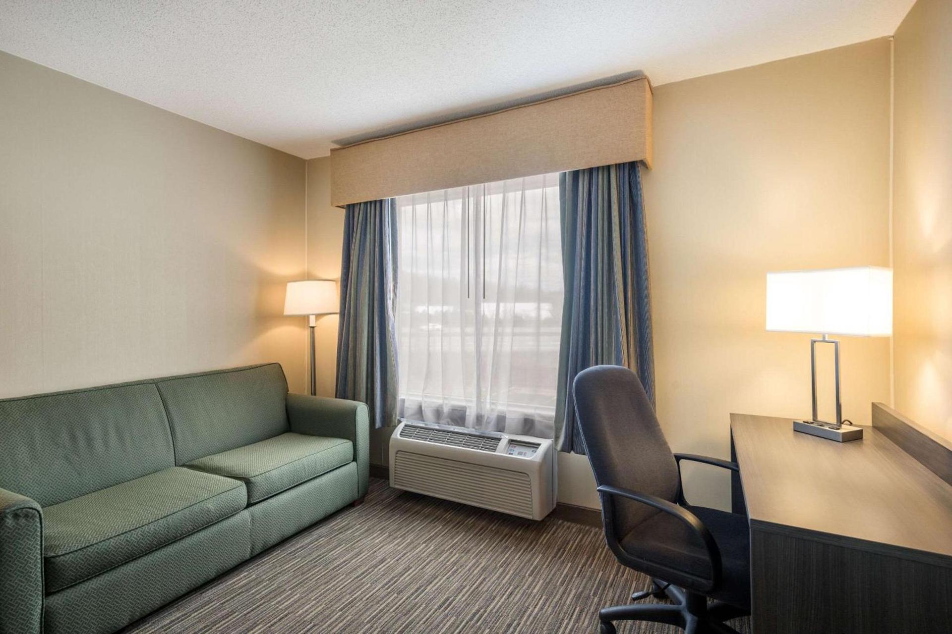 Quality Inn & Suites Fishkill South near I-84 photo 11